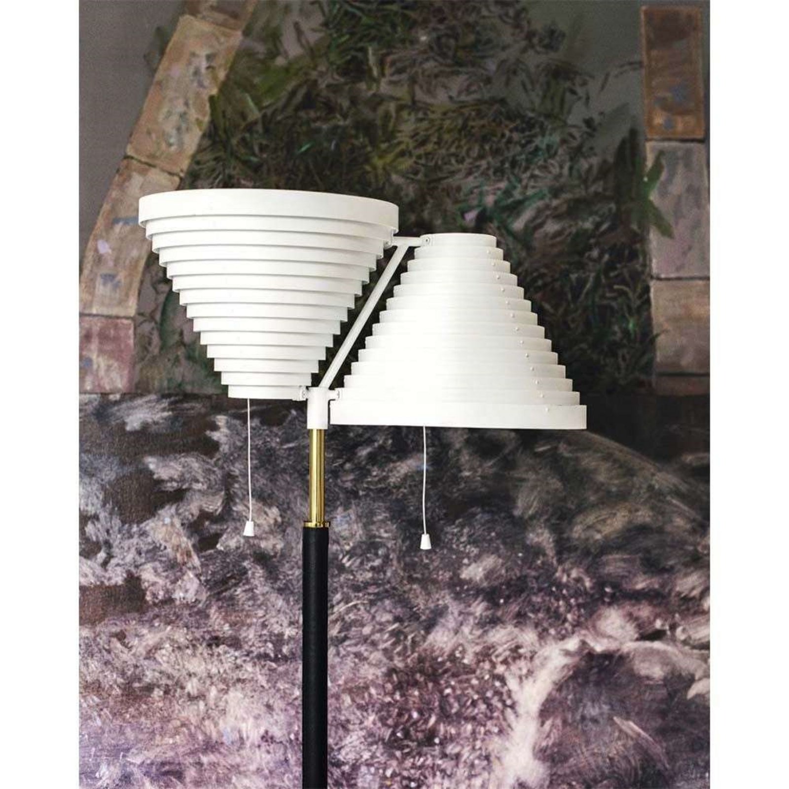 A810 Stojaca Lampa Brass - Artek