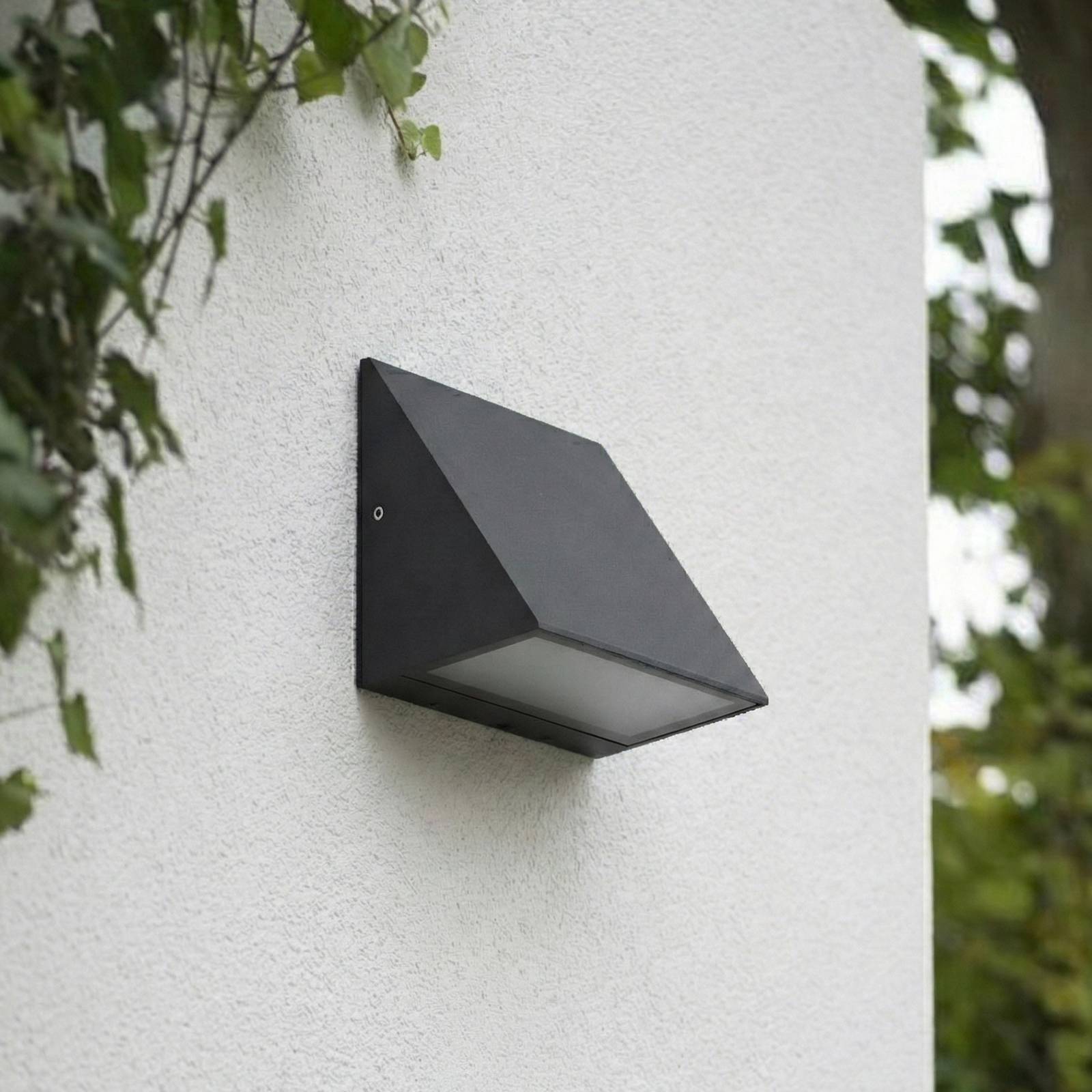 Lindby kinkiet zewnętrzny LED Triava, czarny, aluminium, IP65