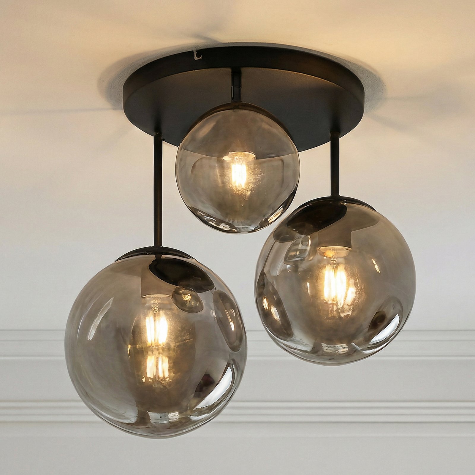 Lindby taklampe Teeja, smoke, 3 lyskilder, Ø47cm, glass, E27