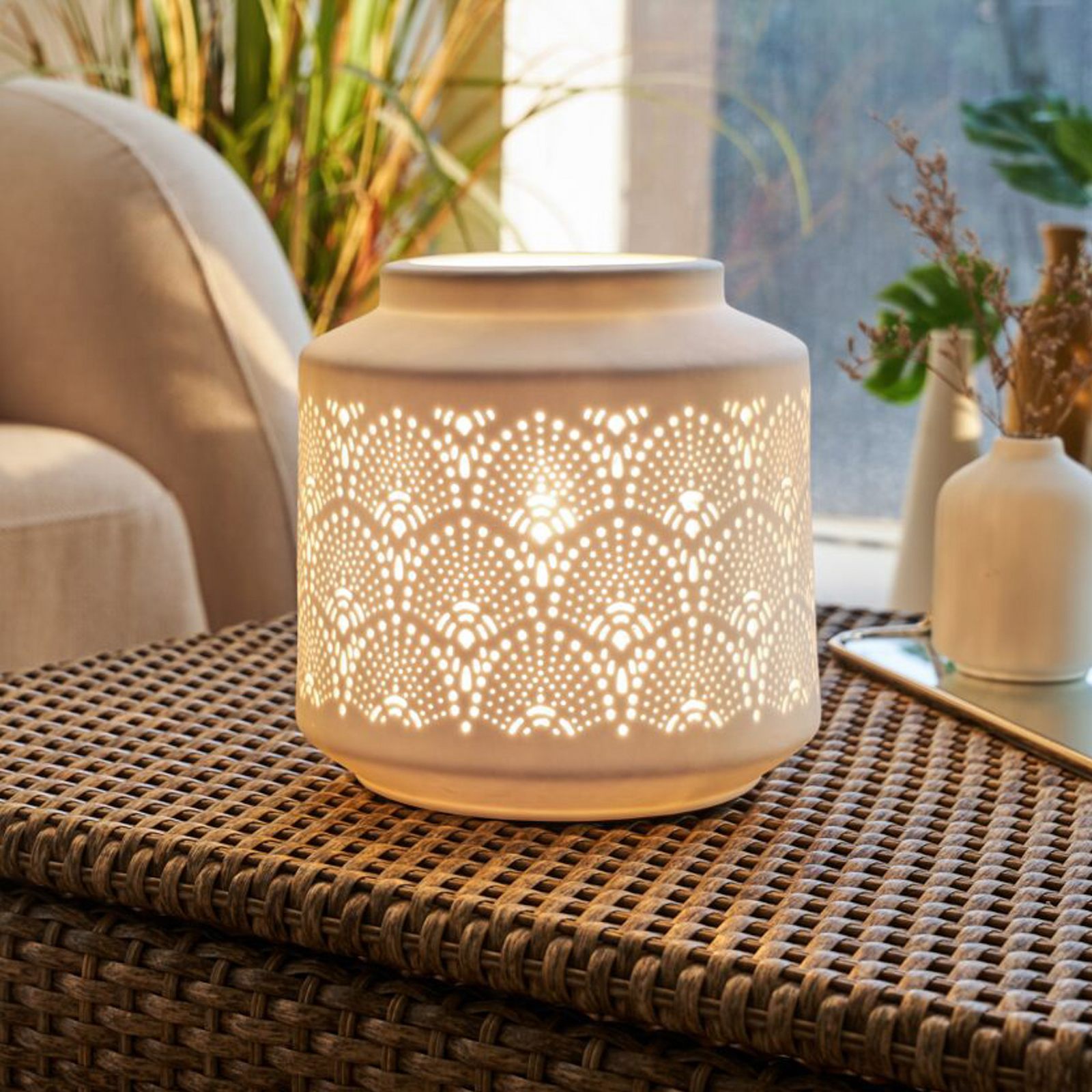 Pauleen-pöytälamppu PRETTY SUNKISS, valkoinen, korkeus 18 cm, posliini