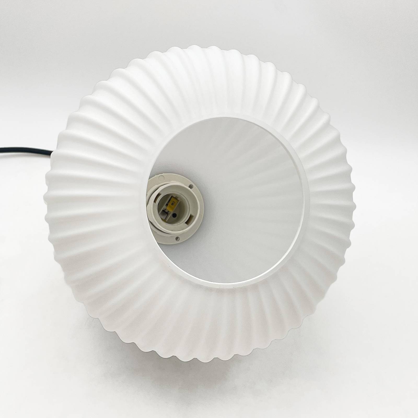 Lampa wisząca Harmony, długość 110 cm, szkło opalowe drewno dębowe 3-punktowa.