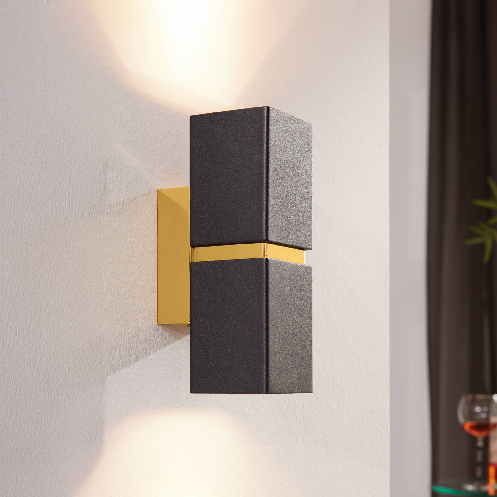 Zweiflammige LED-Wandleuchte Passa, schwarz-gold günstig online kaufen