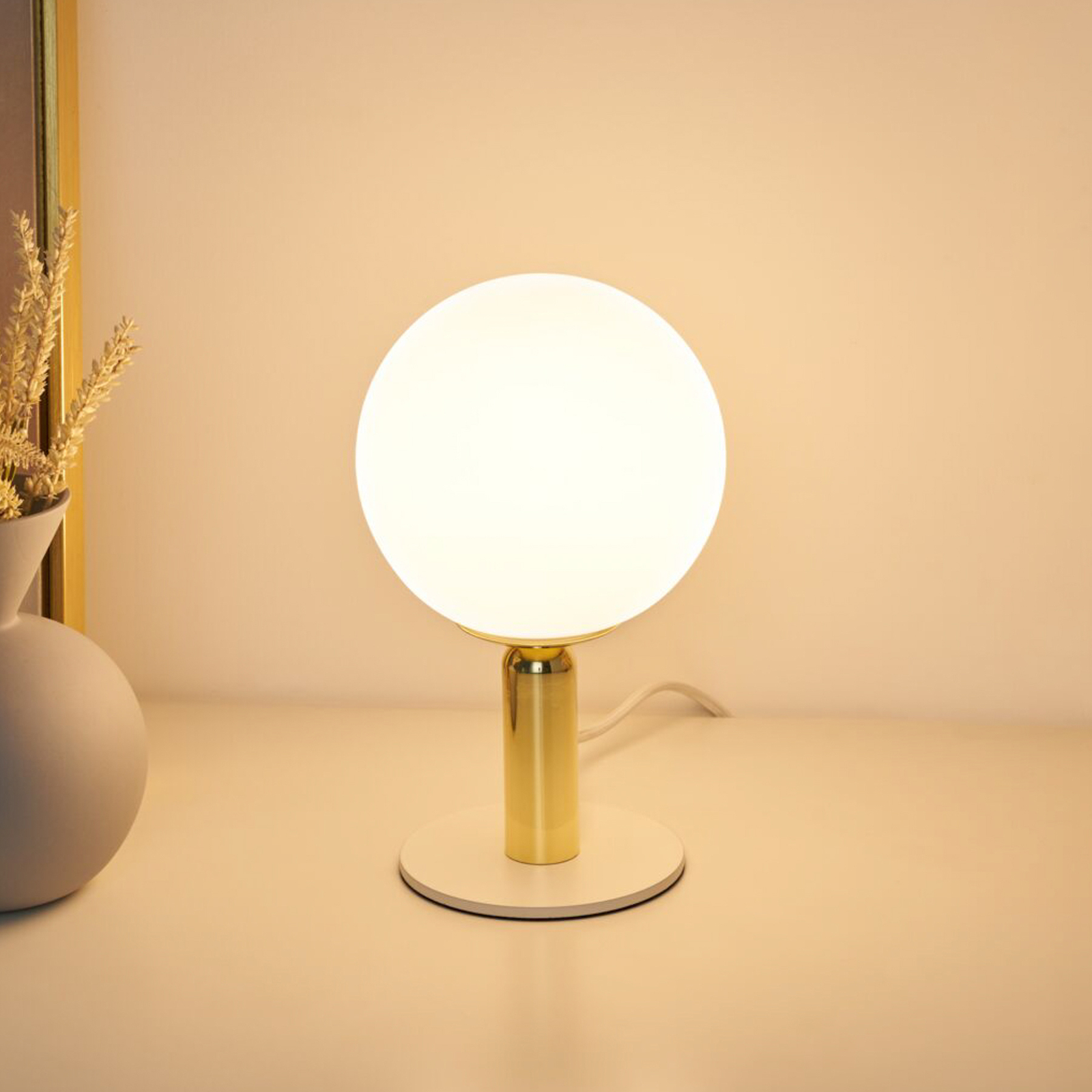 Pauleen Splendid Pearl table lamp, glass globe