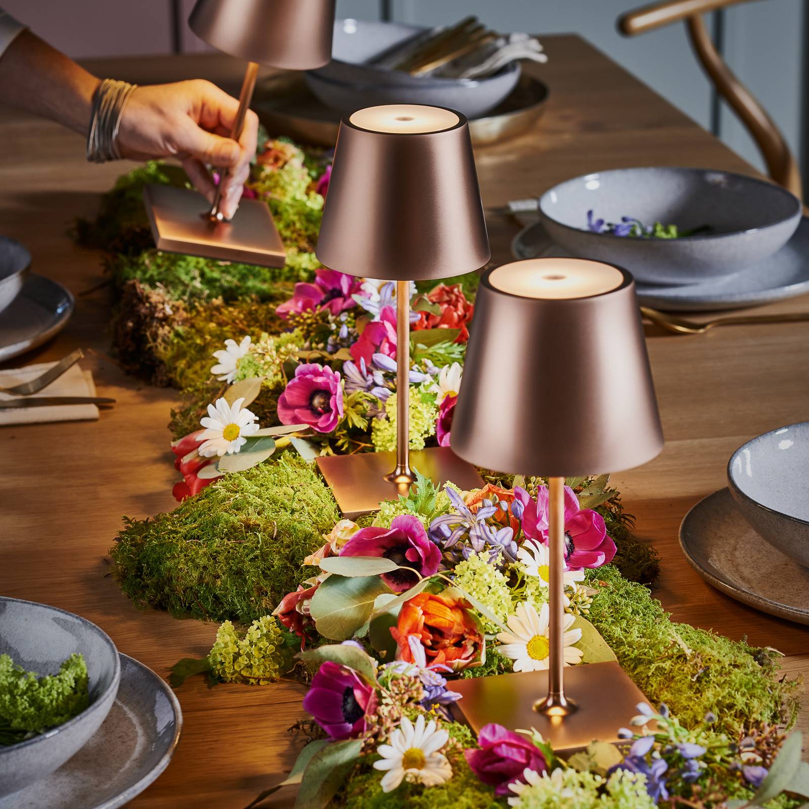 Sigor nuindie mini led-es újratölthető asztali lámpa, kerek, usb-c, bronzszínű