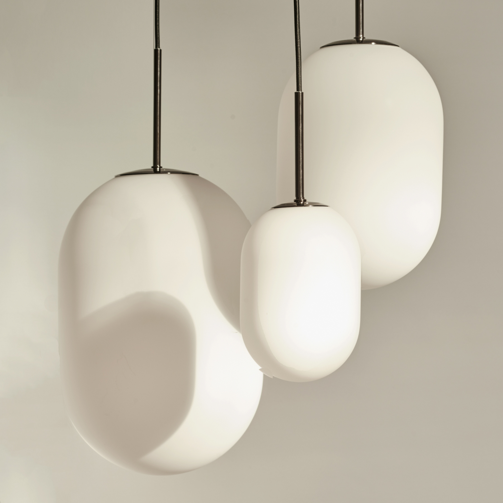 Noor Hängeleuchte, Ø 24 cm, opal/schwarz, Glas - Watt & Veke