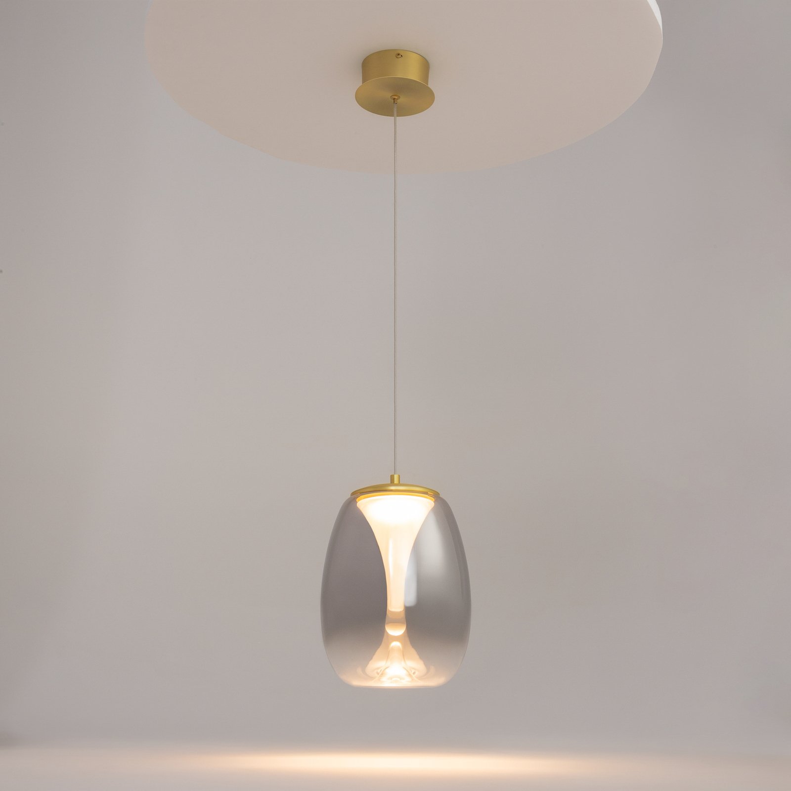 Candeeiro suspenso LED Maytoni Splash, cinzento fumado, Ø 20 cm, vidro