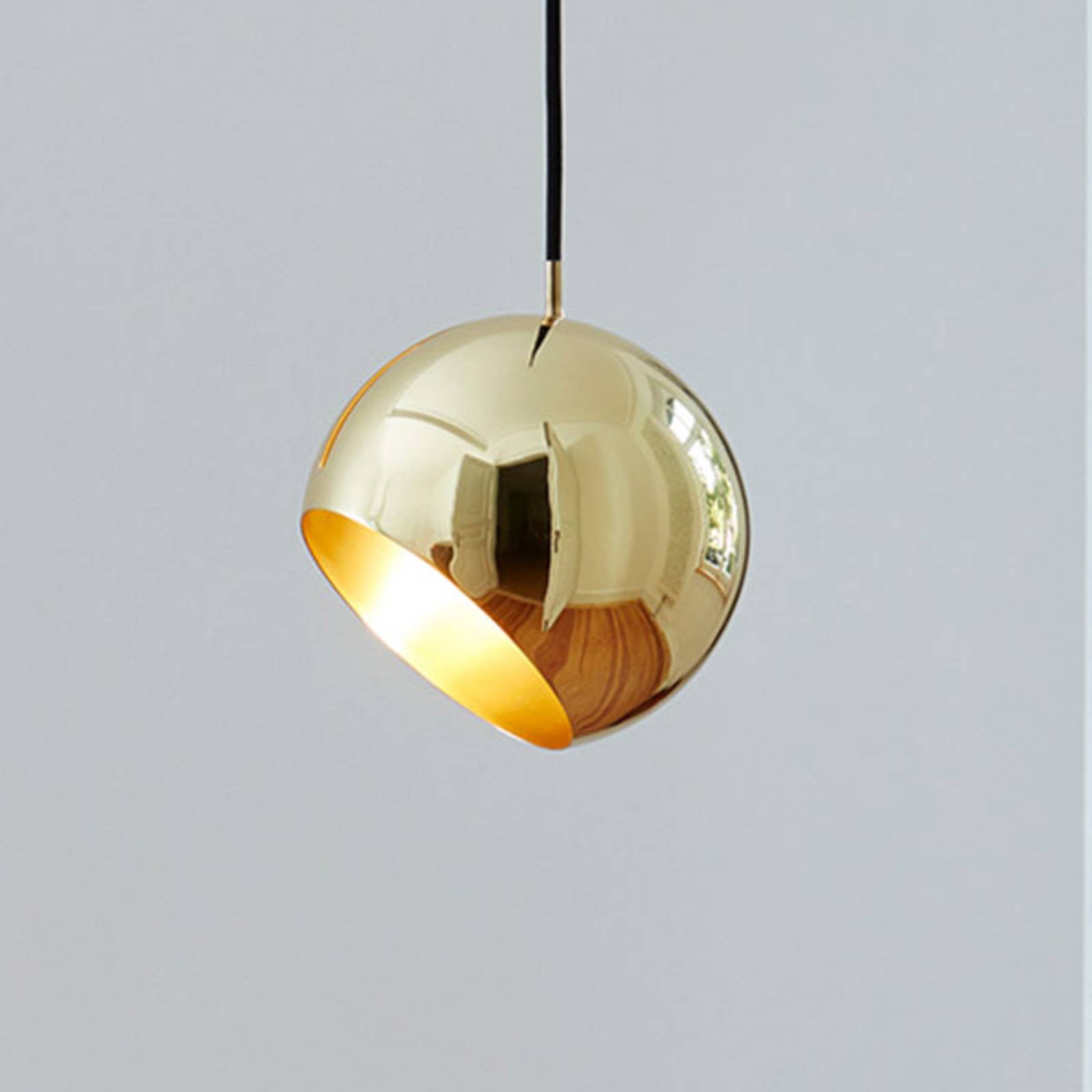 Nyta Tilt Globe Brass lampa wisząca kabel 3m