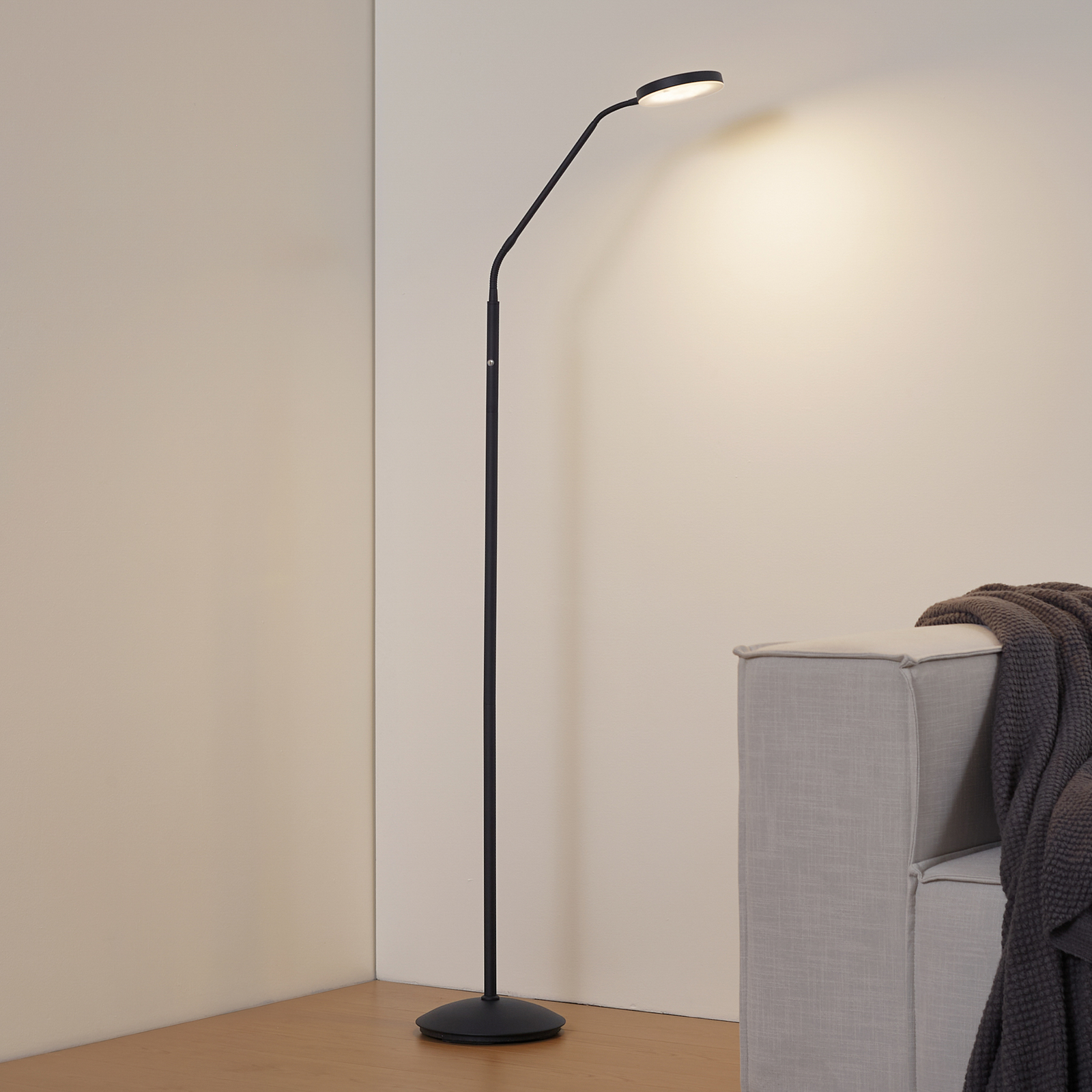 Lindby LED-akku-lattiavalaisin Elvyn, musta, säädettävä