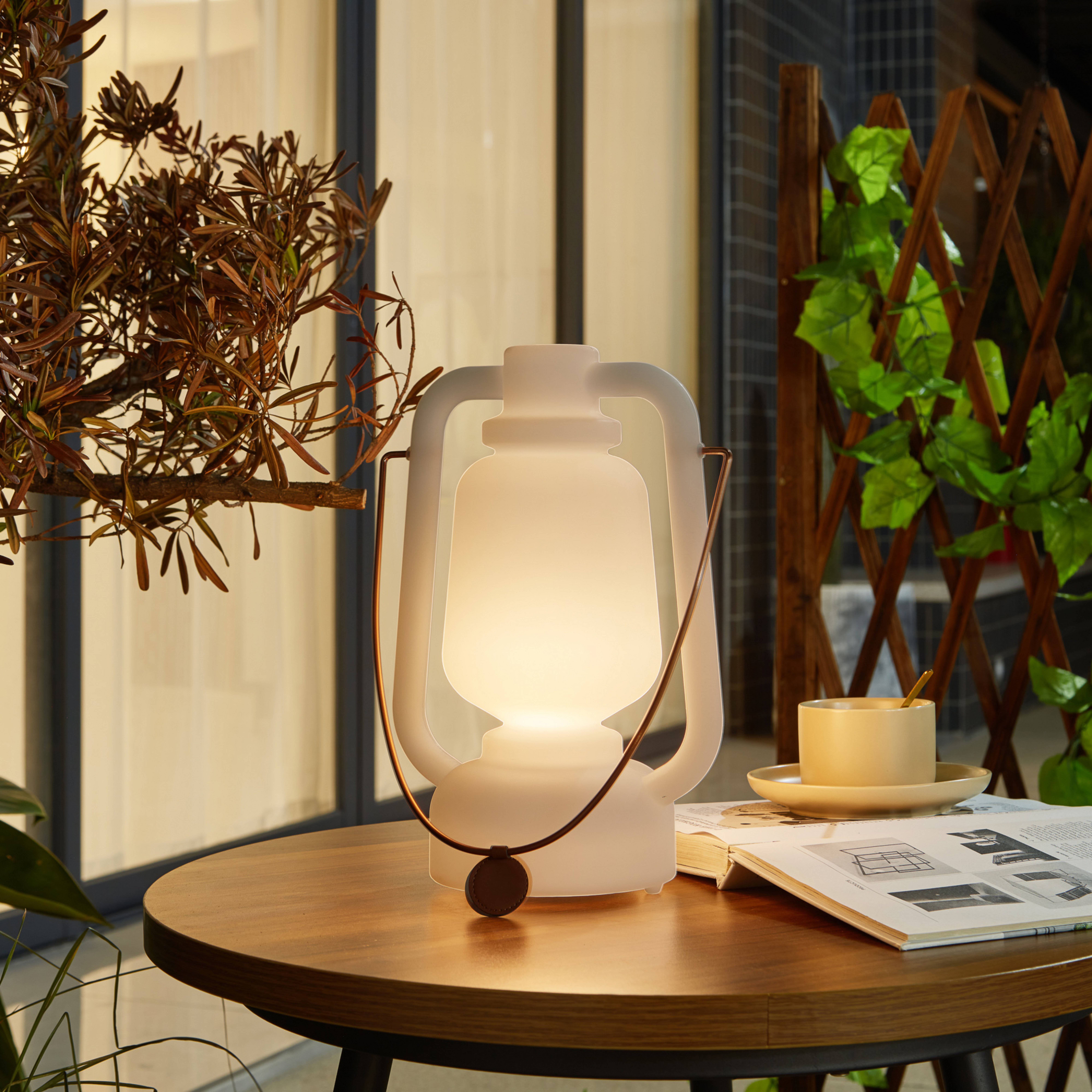 Lindby LED настолна лампа за зареждане Nella, бяла, USB, IP44, с