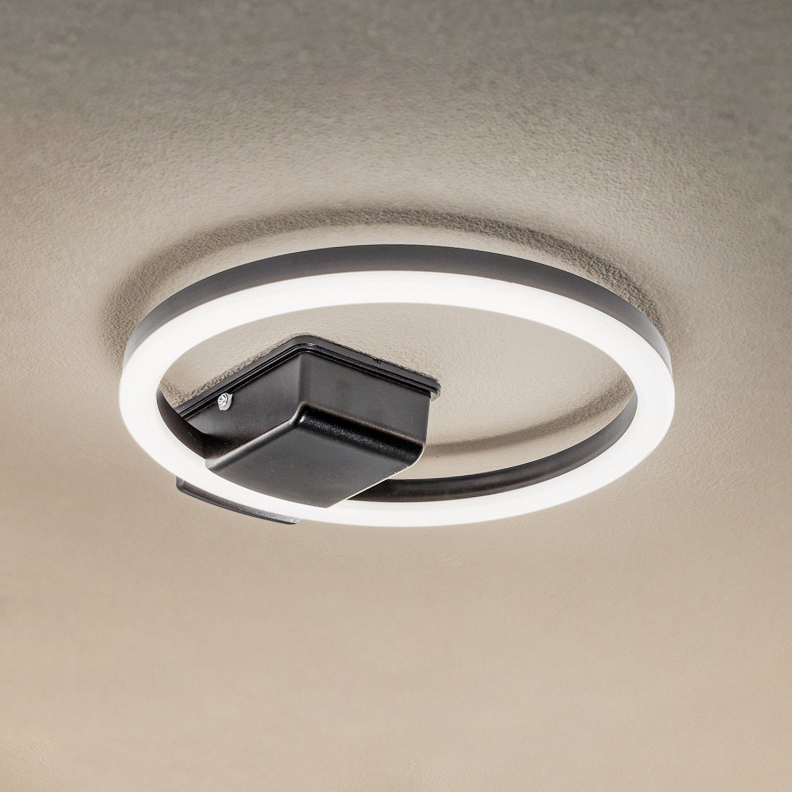 Lindby LED āra griestu gaismeklis Finian, Ø 31 cm, CCT, aptumšojams
