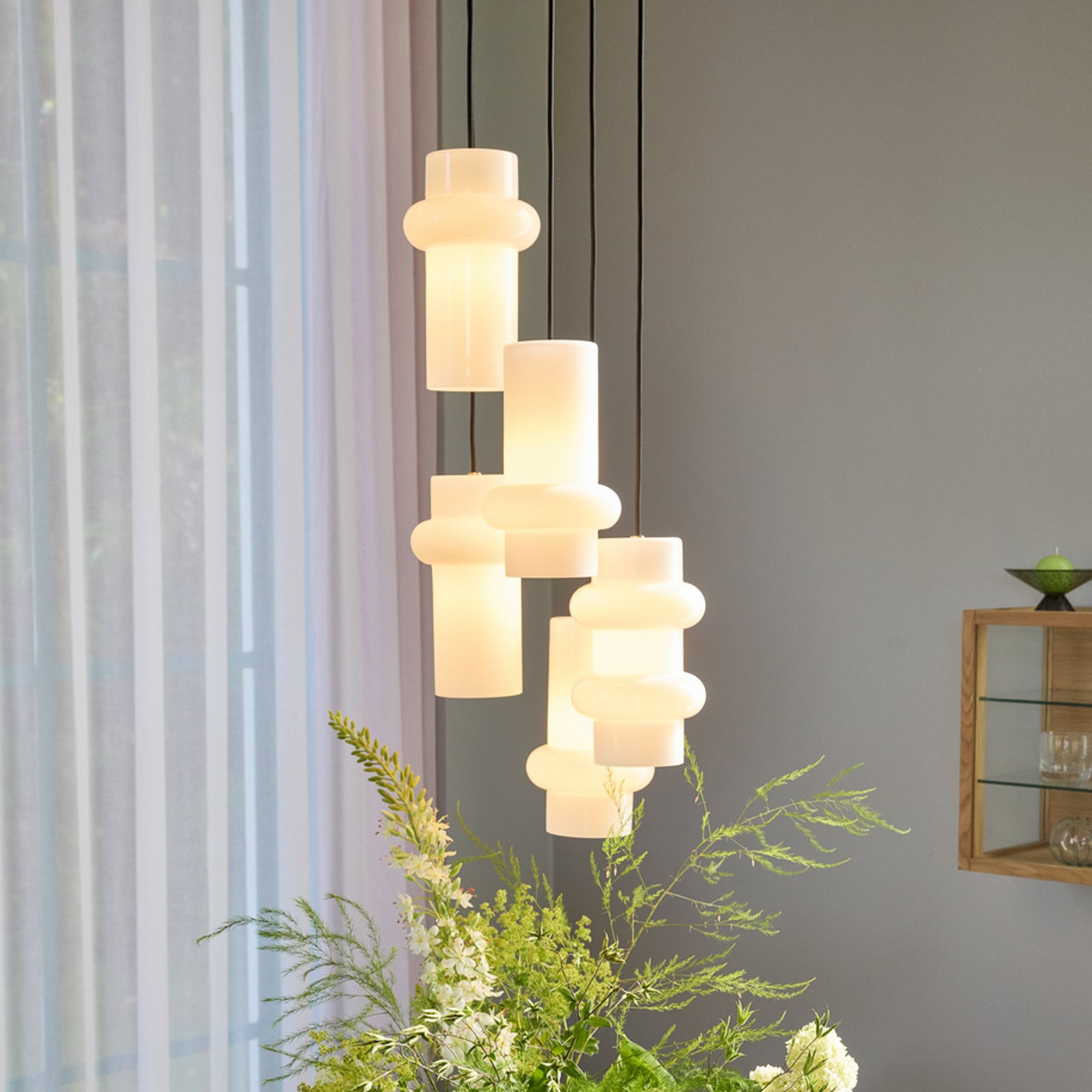 Pilule Down hanging light, matt white, Ø 15 cm, glass