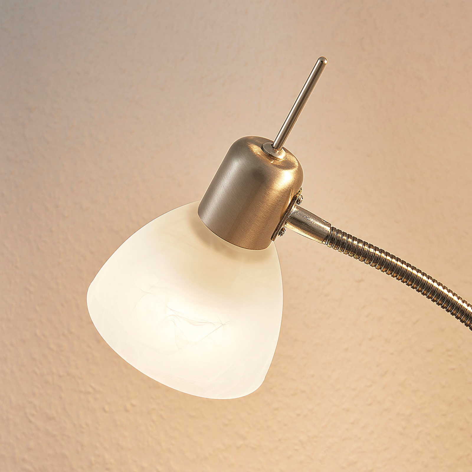 Golvlampa Gwendolin, nickelfärgad, 2 lampor