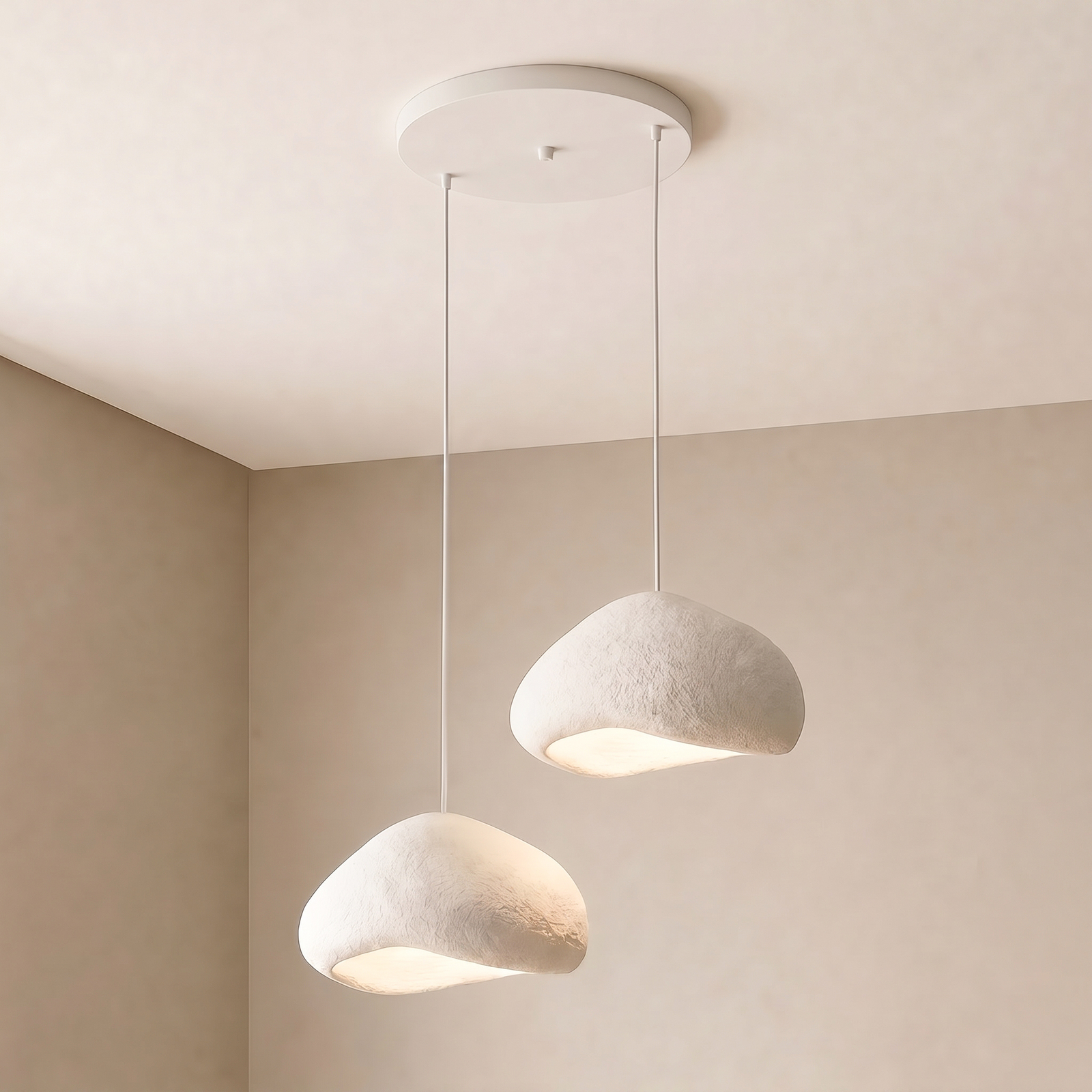 Lampada a sospensione Lora, bianca, larghezza 94 cm, a 2 luci, in fibra di