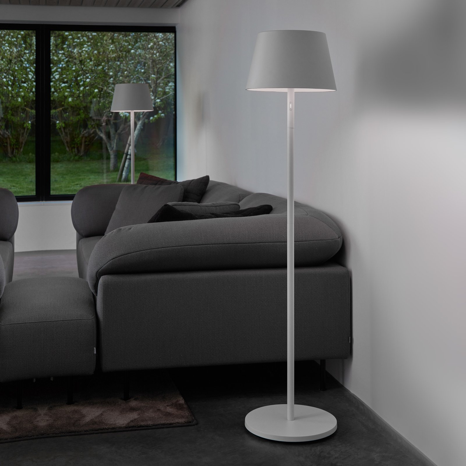 LOOM DESIGN Lámpara de pie LED recargable Modi, CCT, RGB, blanca
