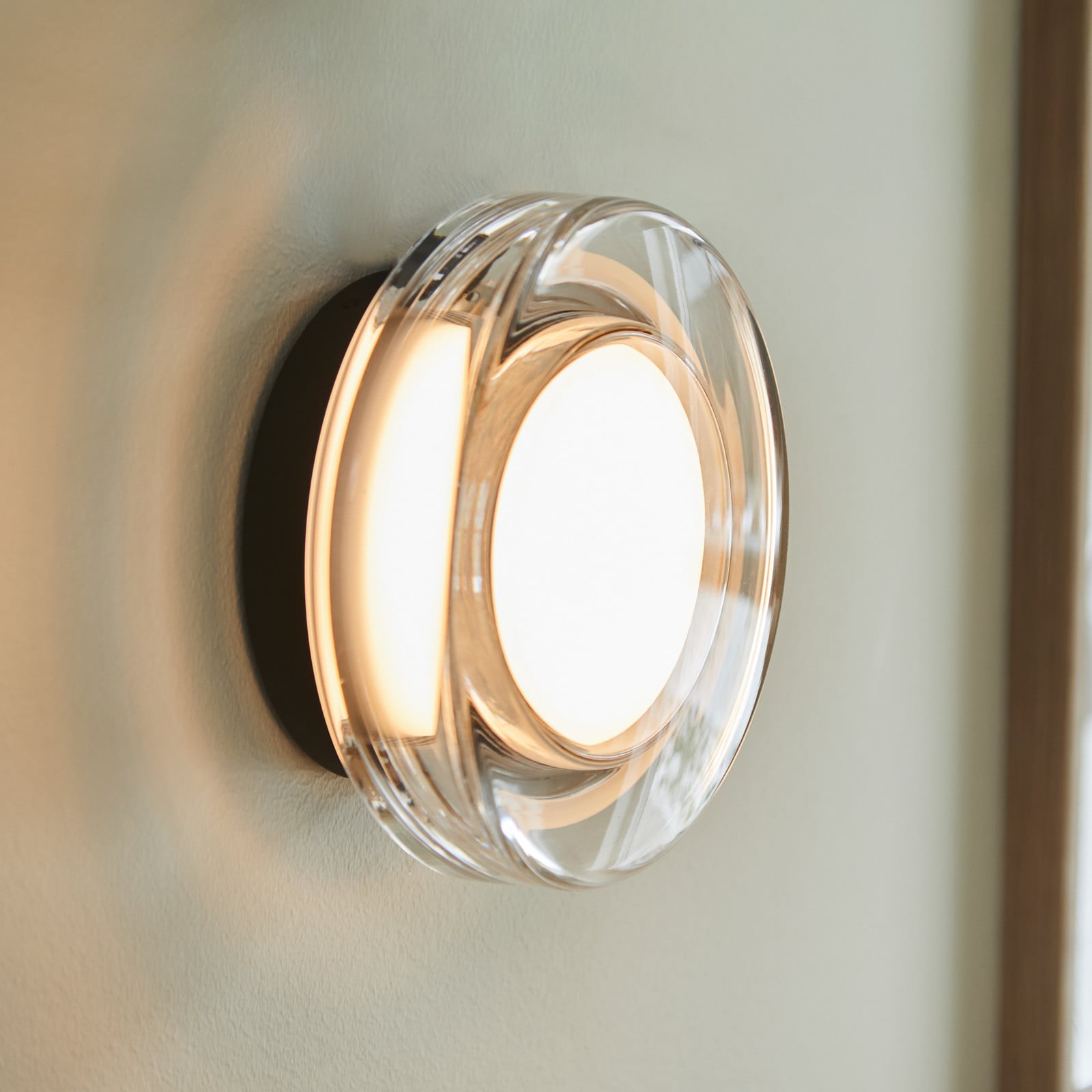 Hugo LED-vägglampa svart/klar Ø17 cm IP65 – LOOM DESIGN - Vardagsrum - Modern - Plast - Med en ljuskälla