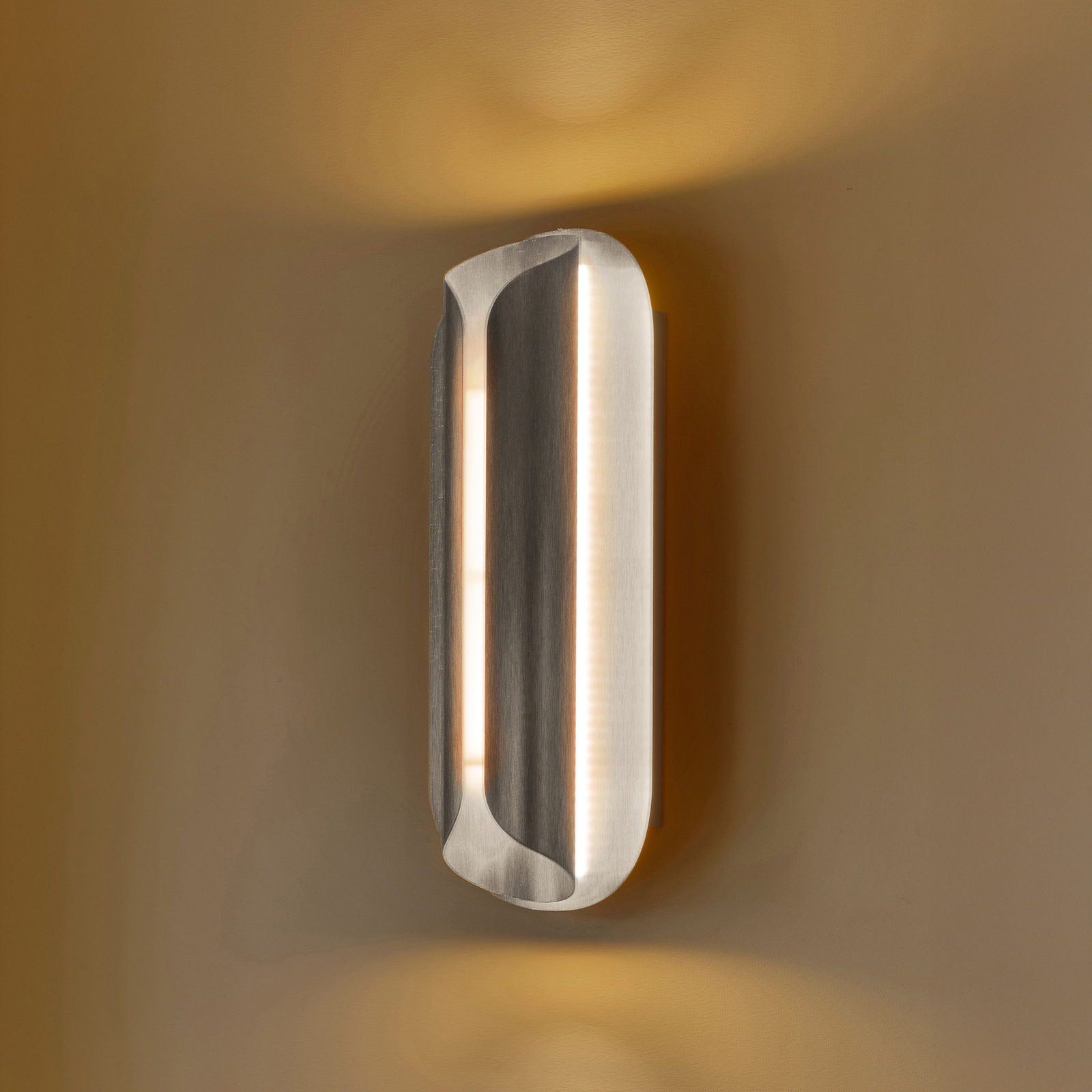 Applique a LED Rosalie, altezza 13 cm, color nichel - DCW Applique a LED Rosalie, altezza 13 cm, color nichel - DCW