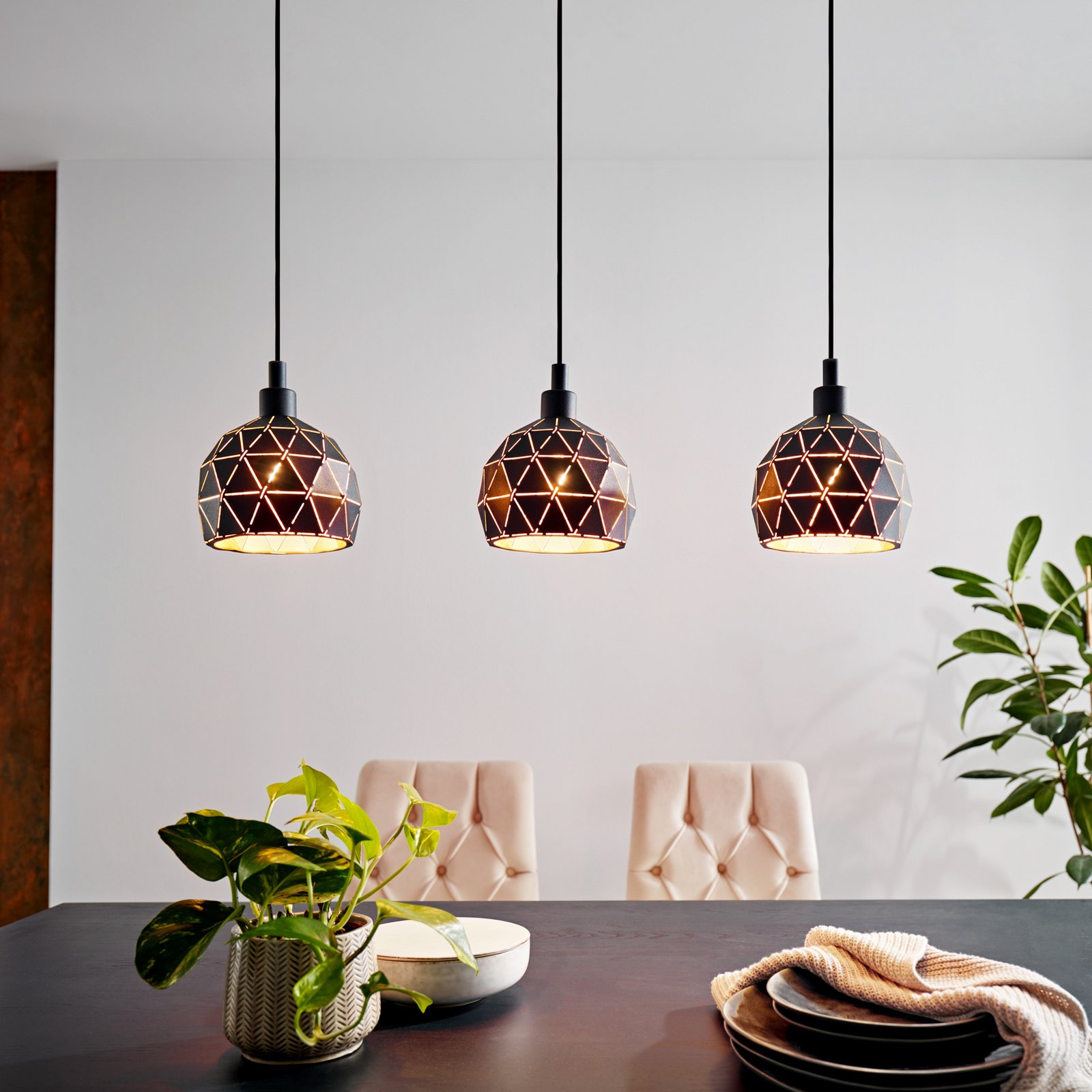 Pakabinamas šviestuvas "Roccaforte", juodas/auksinis, metalinis, 75 cm ilgio, Pakabinamas šviestuvas "Roccaforte", juodas/auksinis, metalinis, 75 cm ilgio,