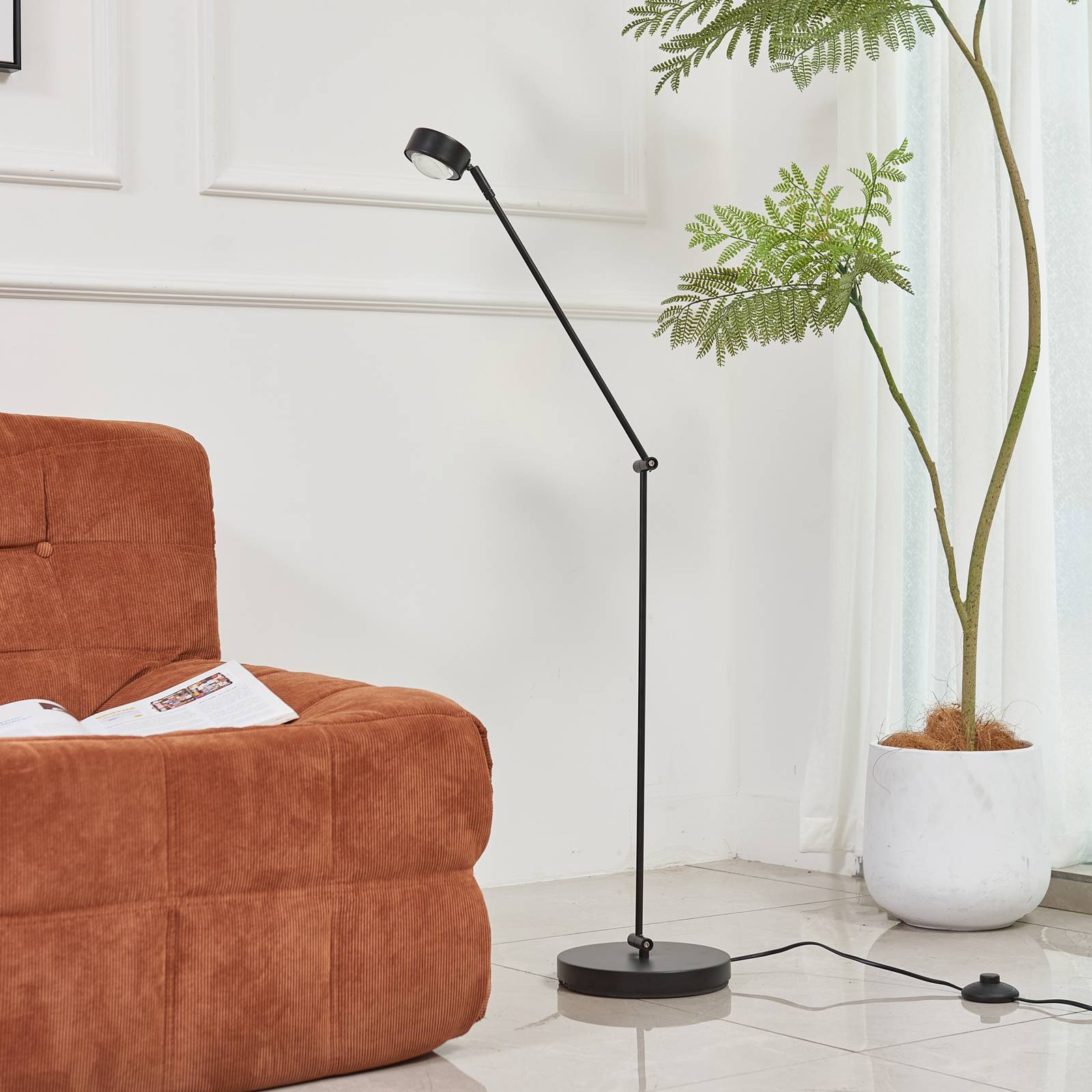 Lindby Stehleuchte Jyla, 88 cm, schwarz matt, GX53, flexibel günstig online kaufen