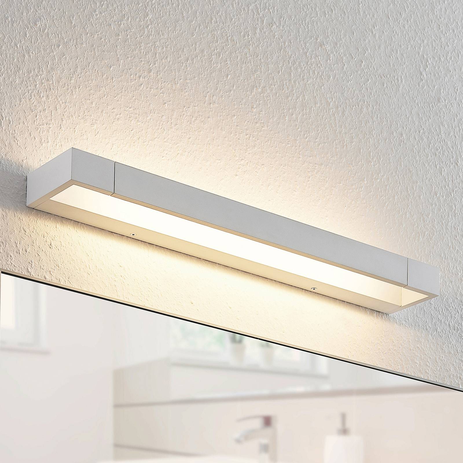 Levně Arcchio Jora LED nástěnné světlo, IP44, bílé, 60cm