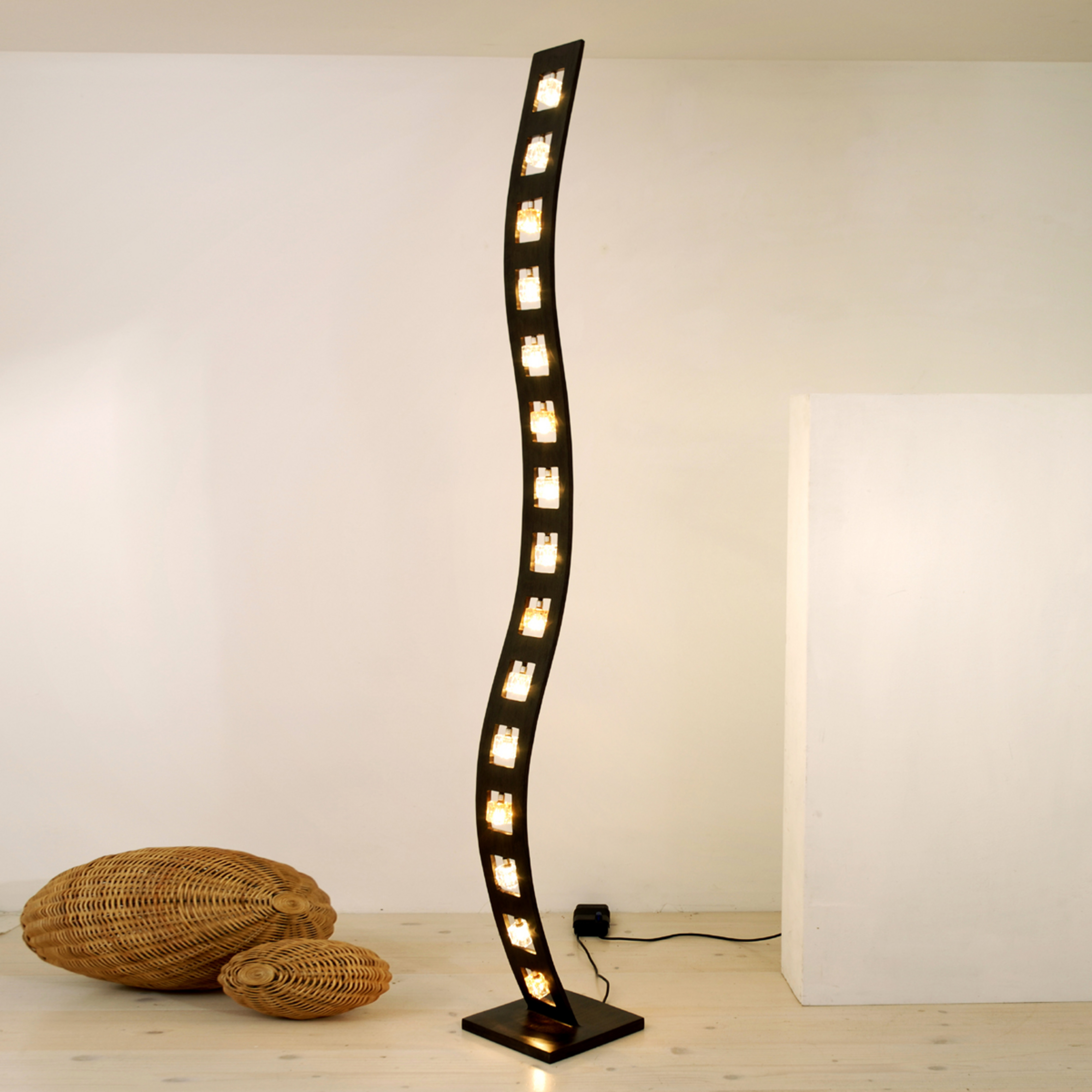 piantana a 15 luci CUBO