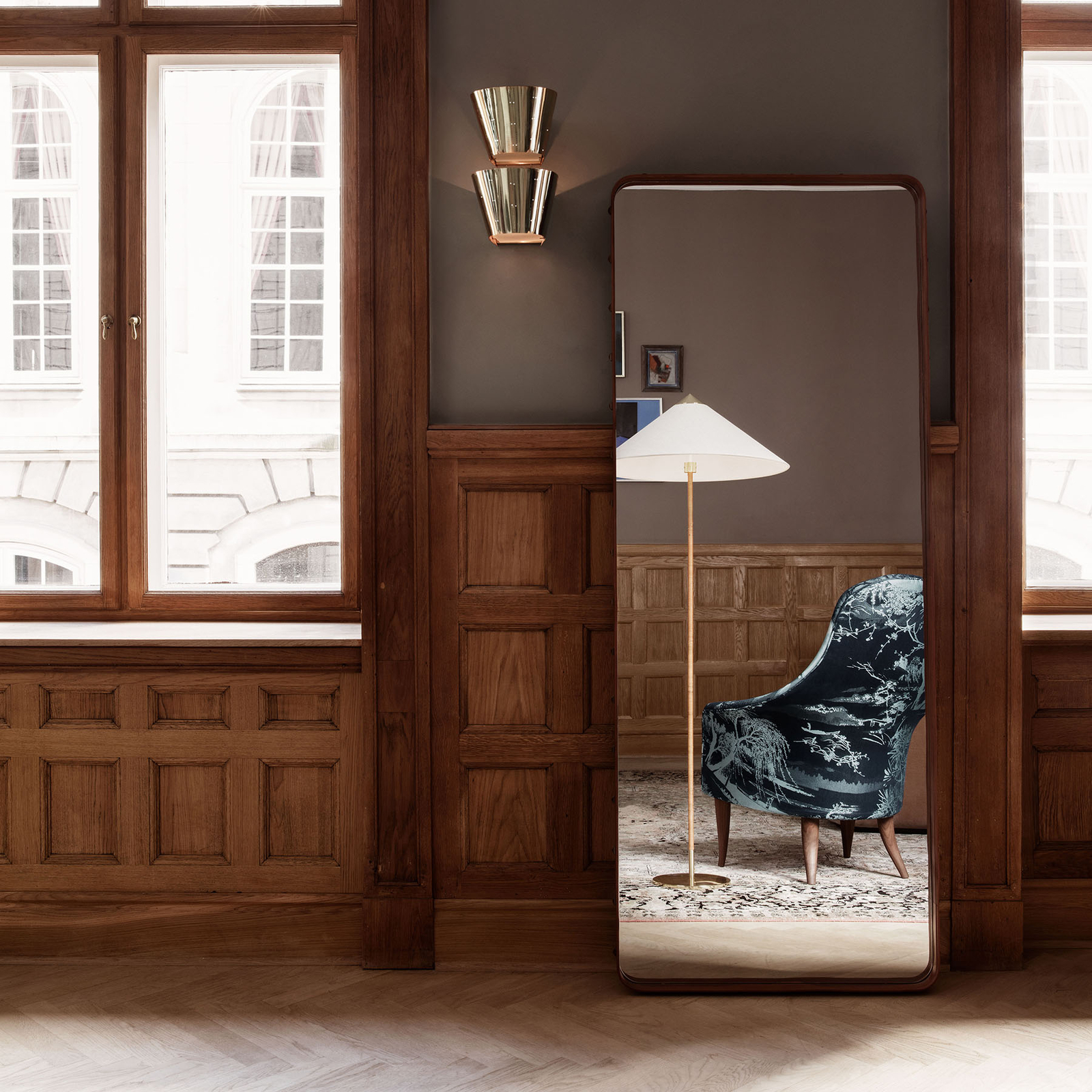 GUBI gulvlampe 9602, messingramme med rattan