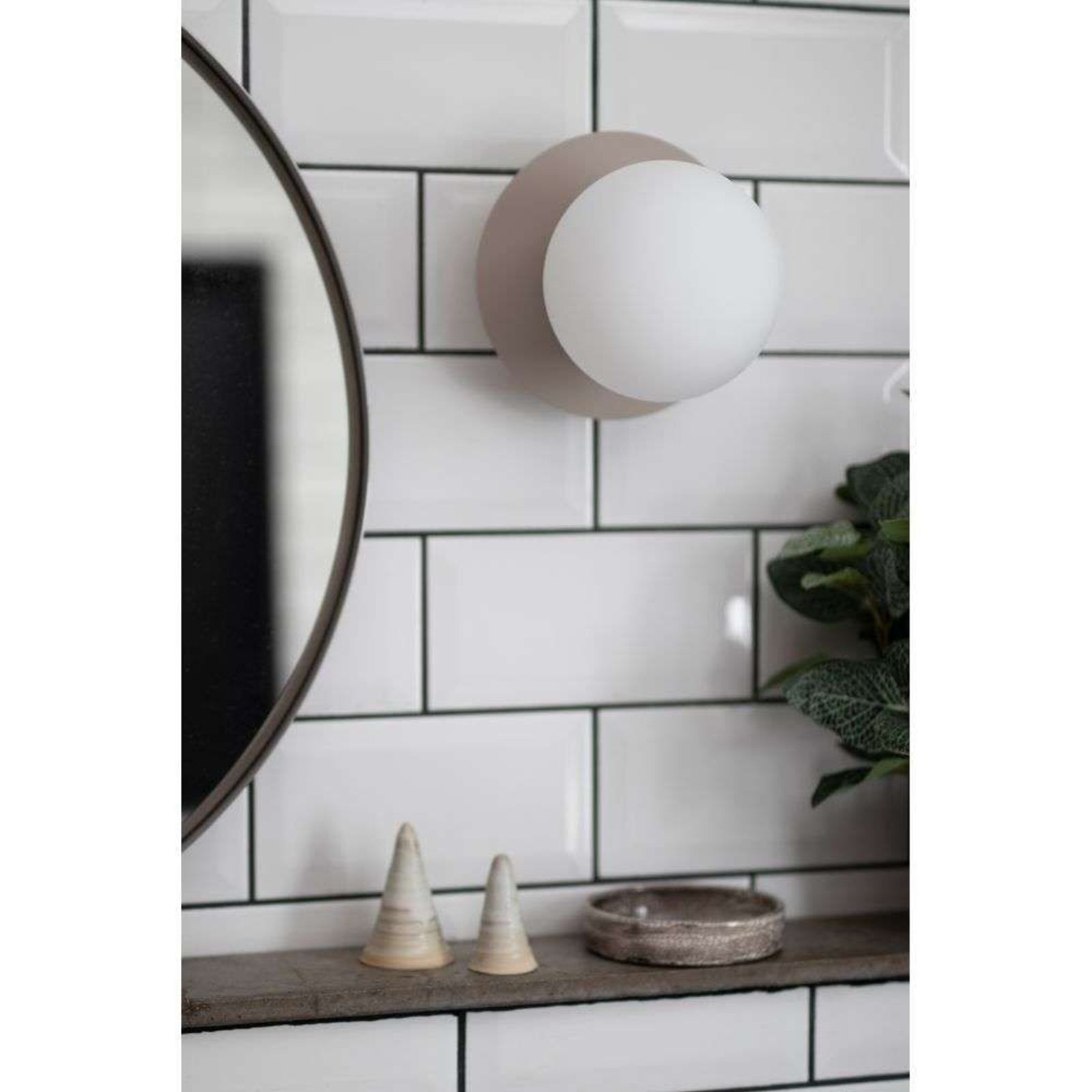 Candeeiro de teto Art Déco da Globen Lighting, IP44, castanho/branco Candeeiro de teto Art Déco da Globen Lighting, IP44, castanho/branco