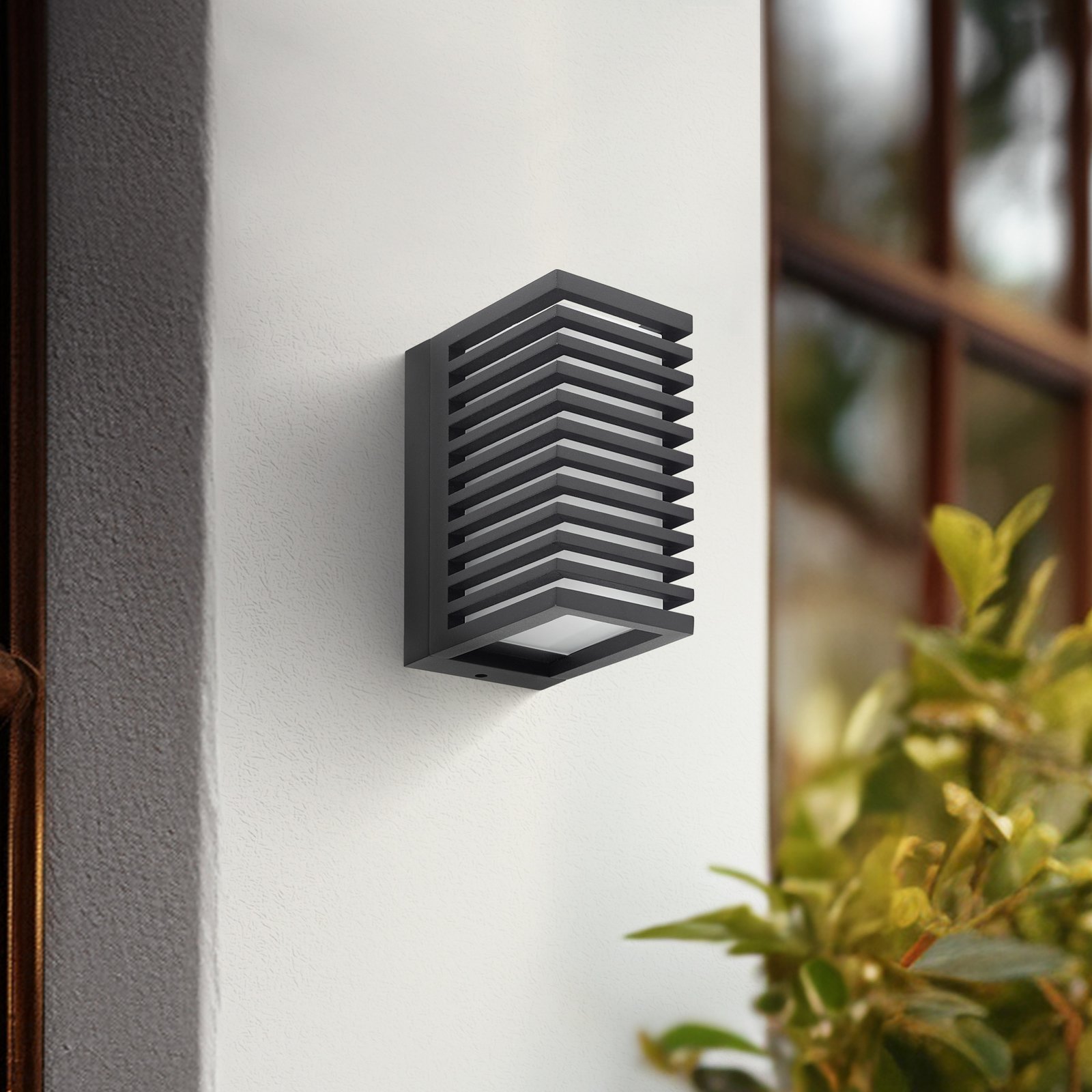 Lucande LED outdoor wall light Ariza, black, aluminium