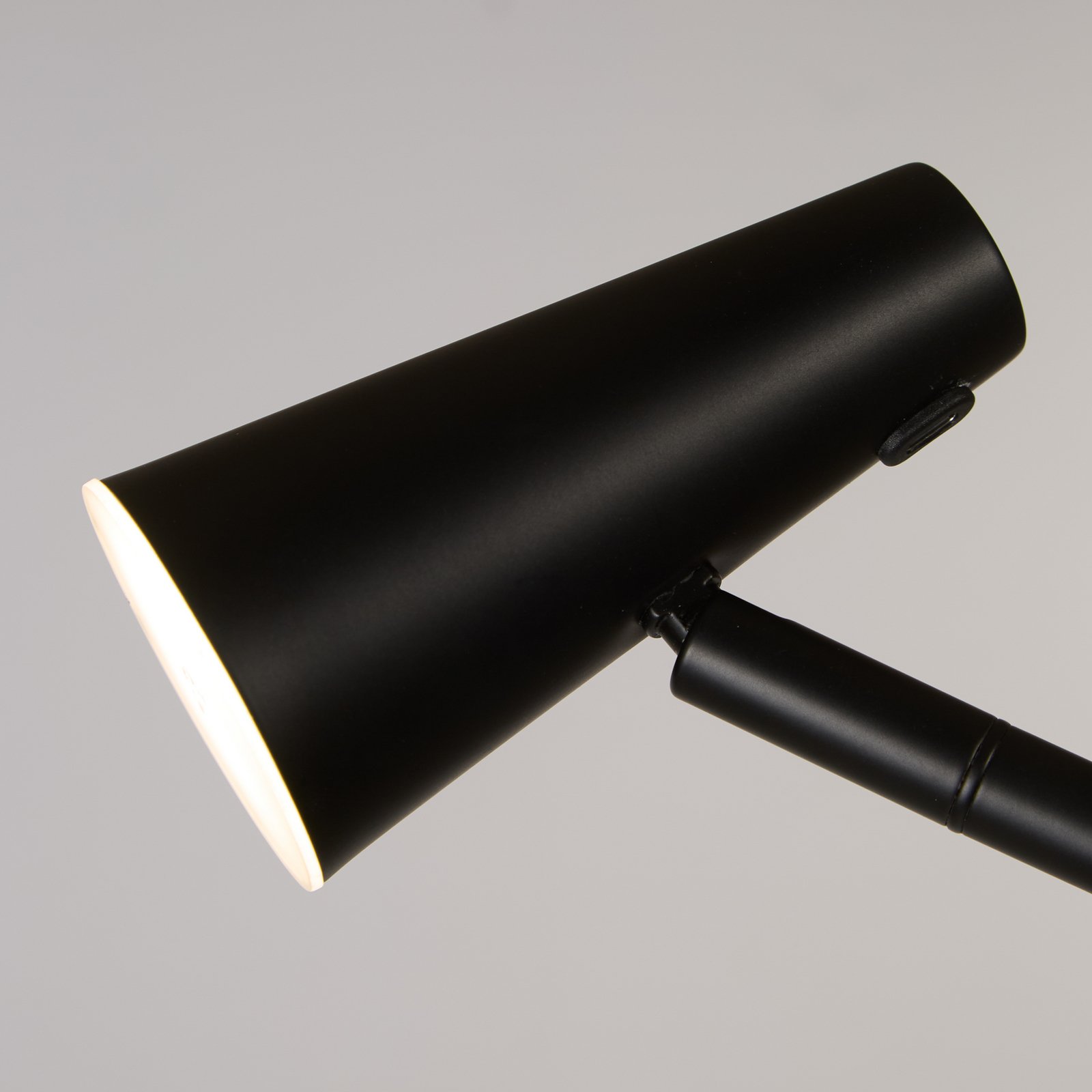 LED-akumulatorska stoječa svetilka 10450BK, črna, višina 151 cm, kovina LED-akumulatorska stoječa svetilka 10450BK, črna, višina 151 cm, kovina