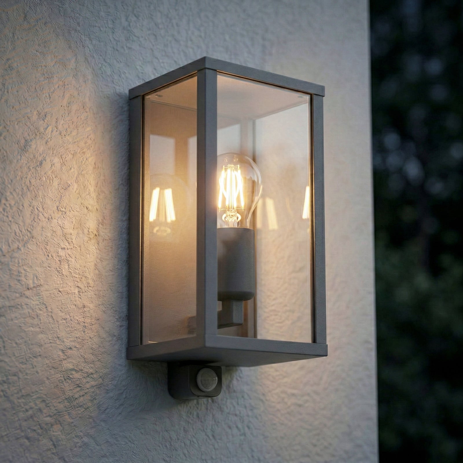 Peldar utomhusv&auml;gglampa, 26 cm, antracit/klar, sensor, IP44 Lindby - Terrass - Modern - Aluminium - Med en ljusk&auml;lla