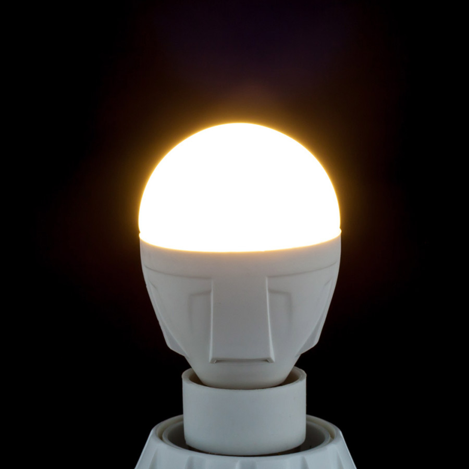 E14 4,9W 830 bombilla LED forma gota blanco cálido