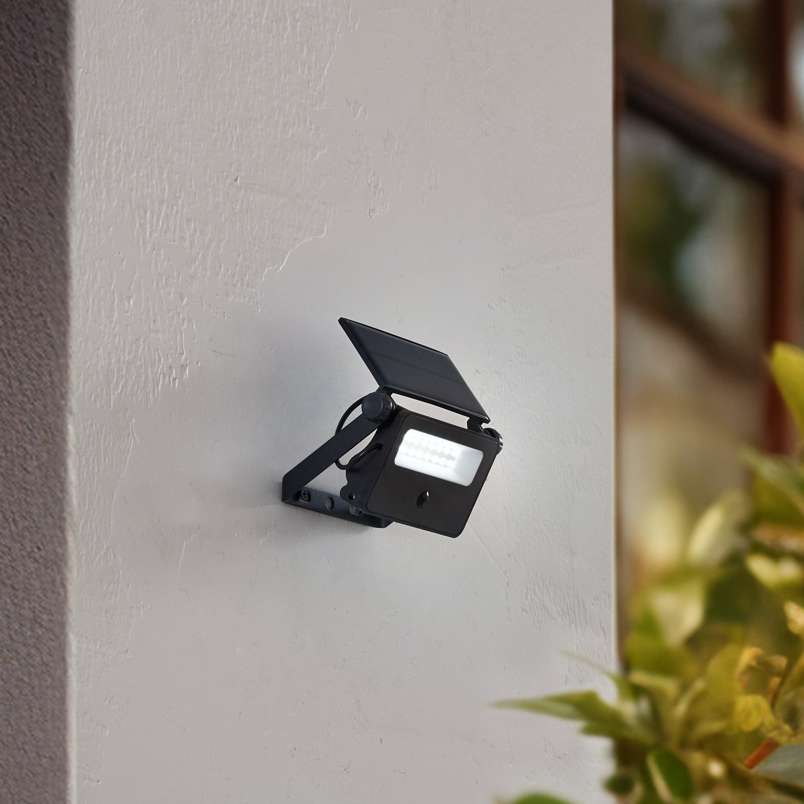 Rikard LED Cellule solaire Applique Murale Noir - Lindby