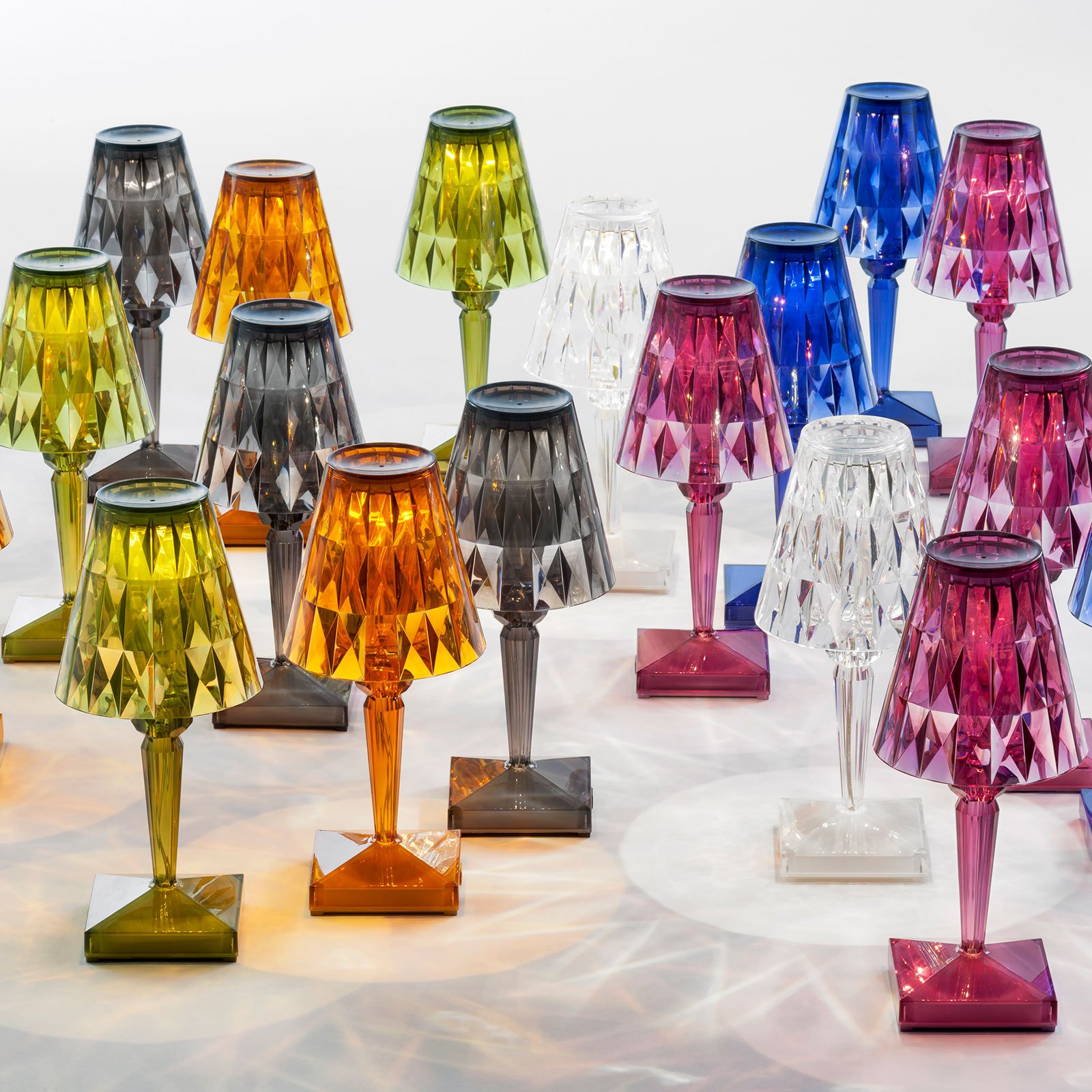 Battery Portable Lampa Stołowa IP54 Śliwkowa - Kartell