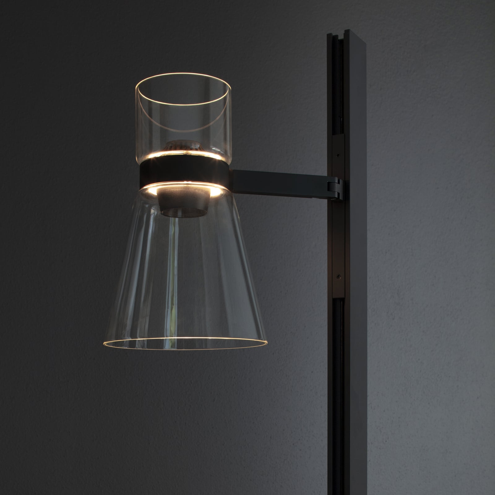 FLOS Nocturne F1 Cone LED álló lámpa, fekete, 1 izzó, 206 cm