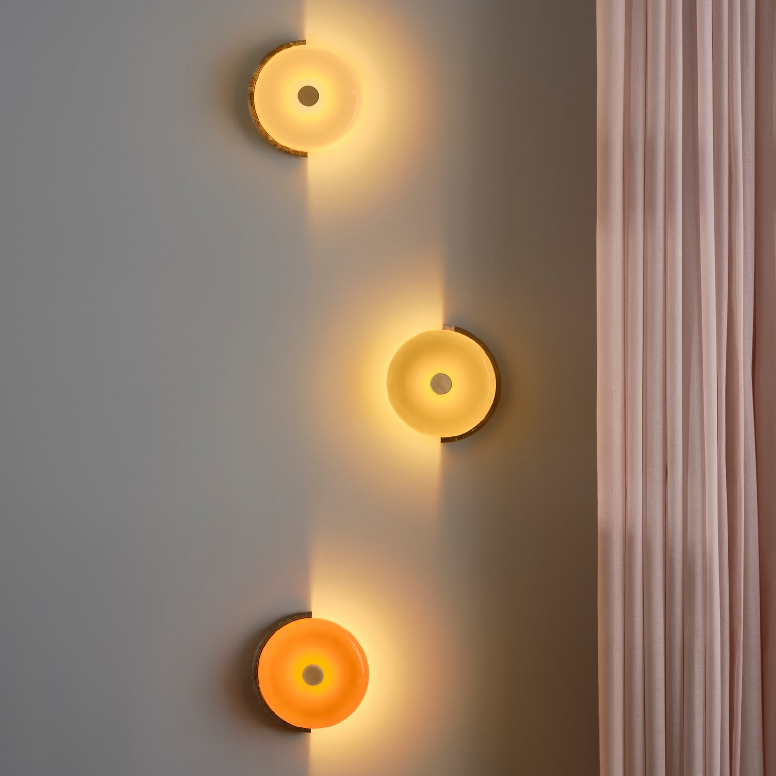 Trip LED wall light, green/amber, marble, glass, 2,700 K Trip LED wall light, green/amber, marble, glass, 2,700 K