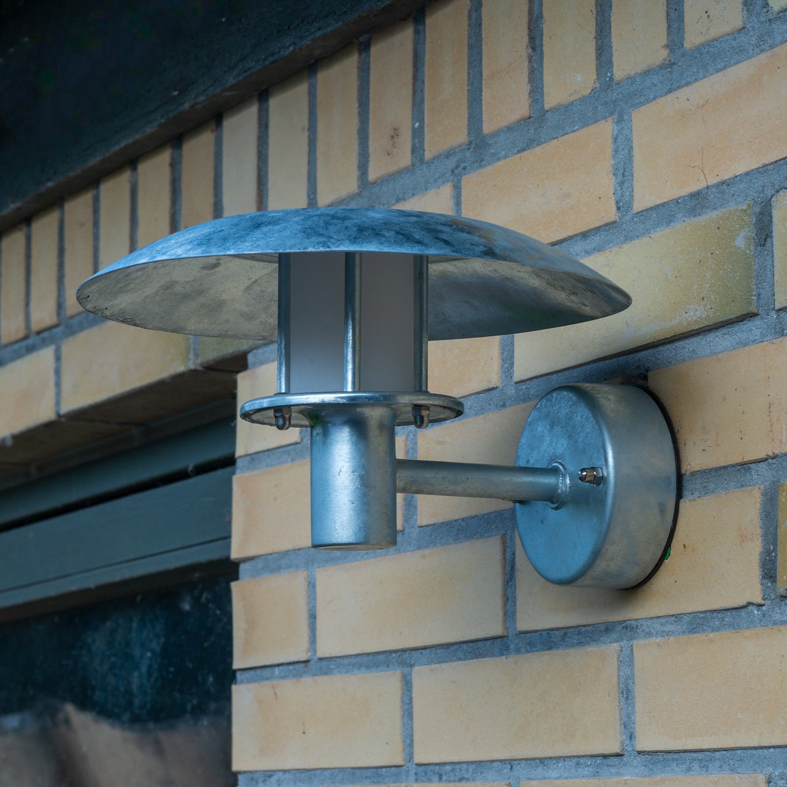 Dyberg Larsen outdoor wall lamp Randers, galvanised, Ø 25 cm