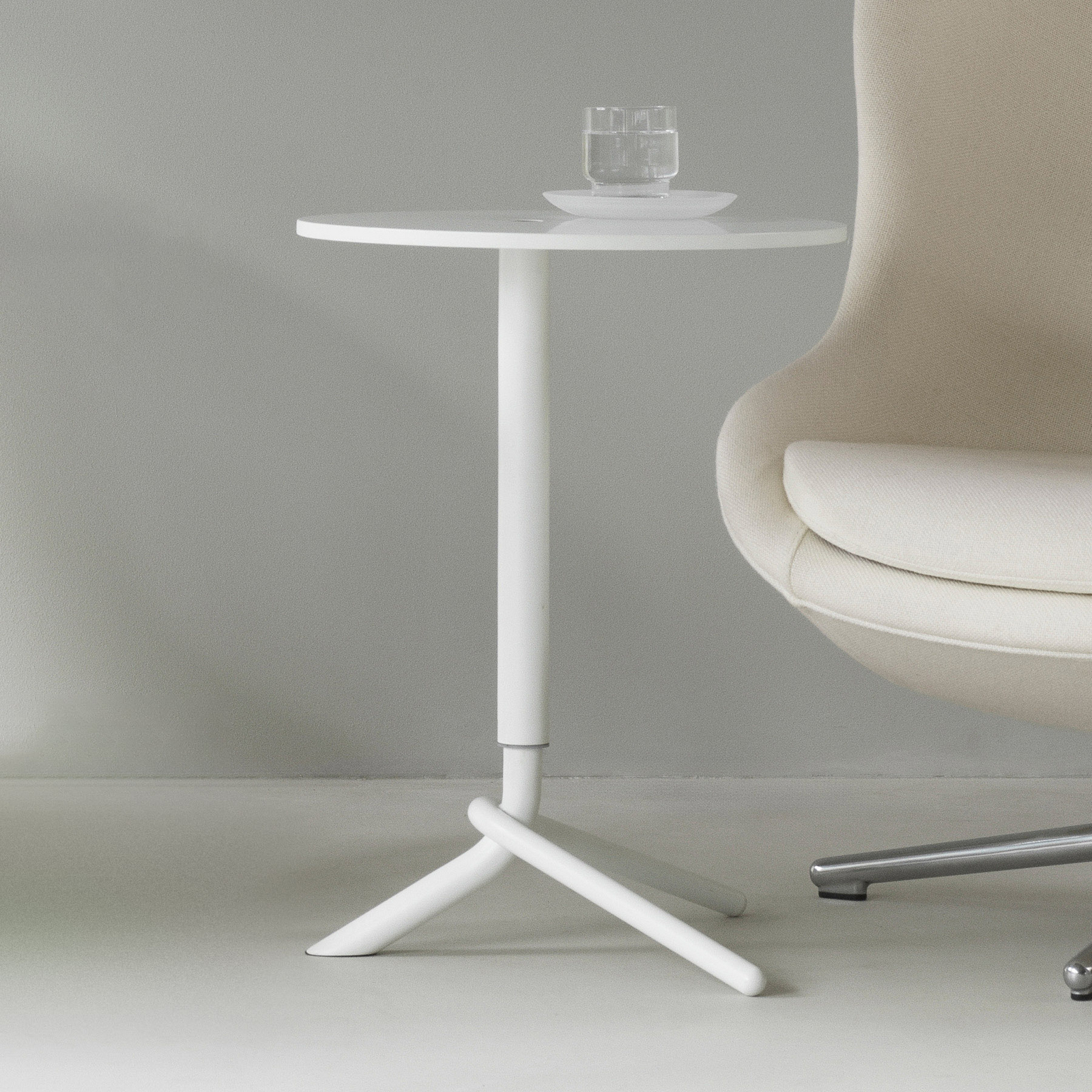 Bijzettafel Lift, wit, staal, MDF, hoogte 56,5 cm - Normann Copenhagen Bijzettafel Lift, wit, staal, MDF, hoogte 56,5 cm - Normann Copenhagen