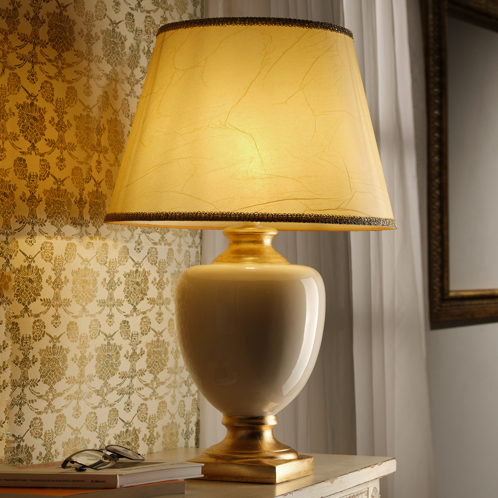 Mozart table lamp in ivory/gold