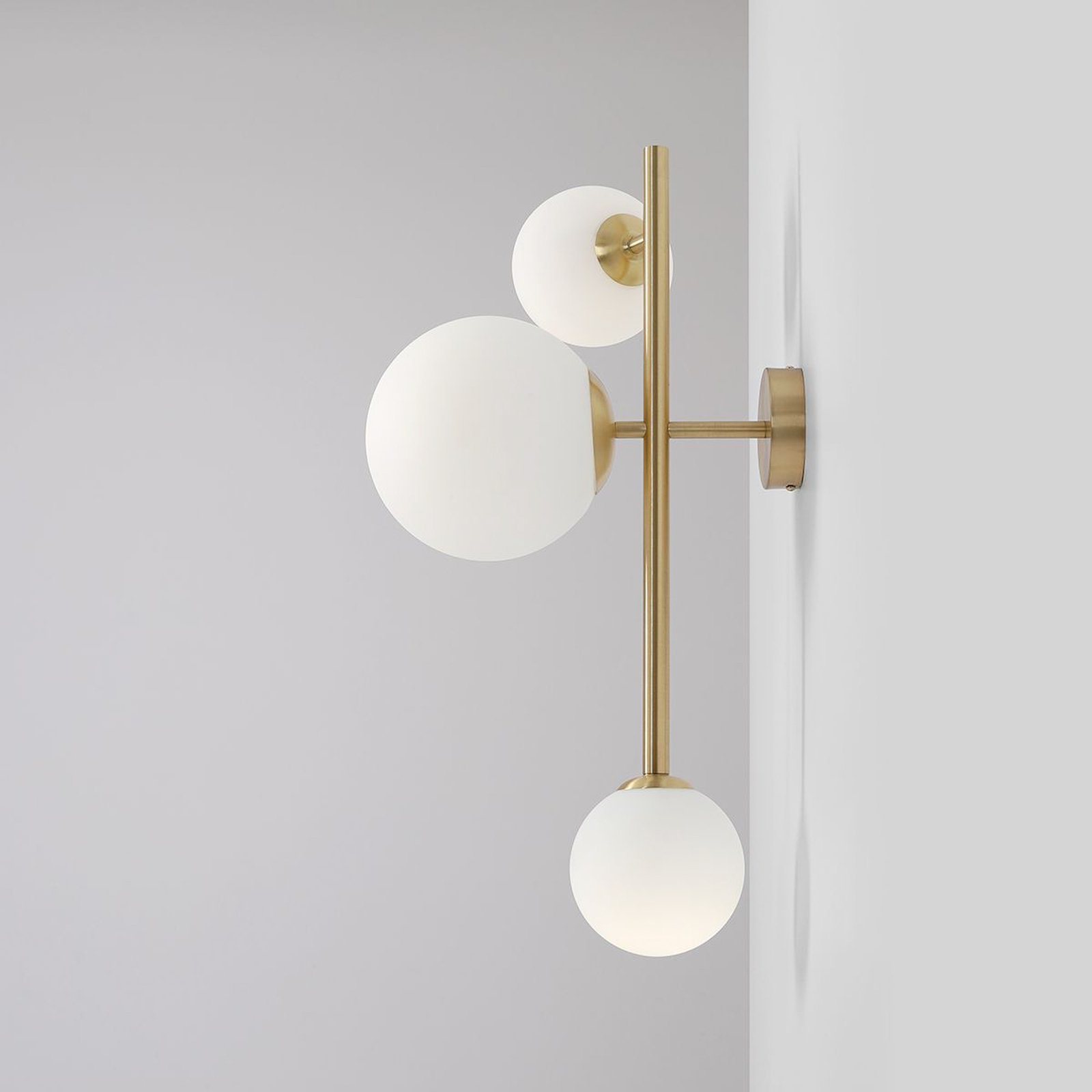 Joel wall light, brass/white, 3-bulb