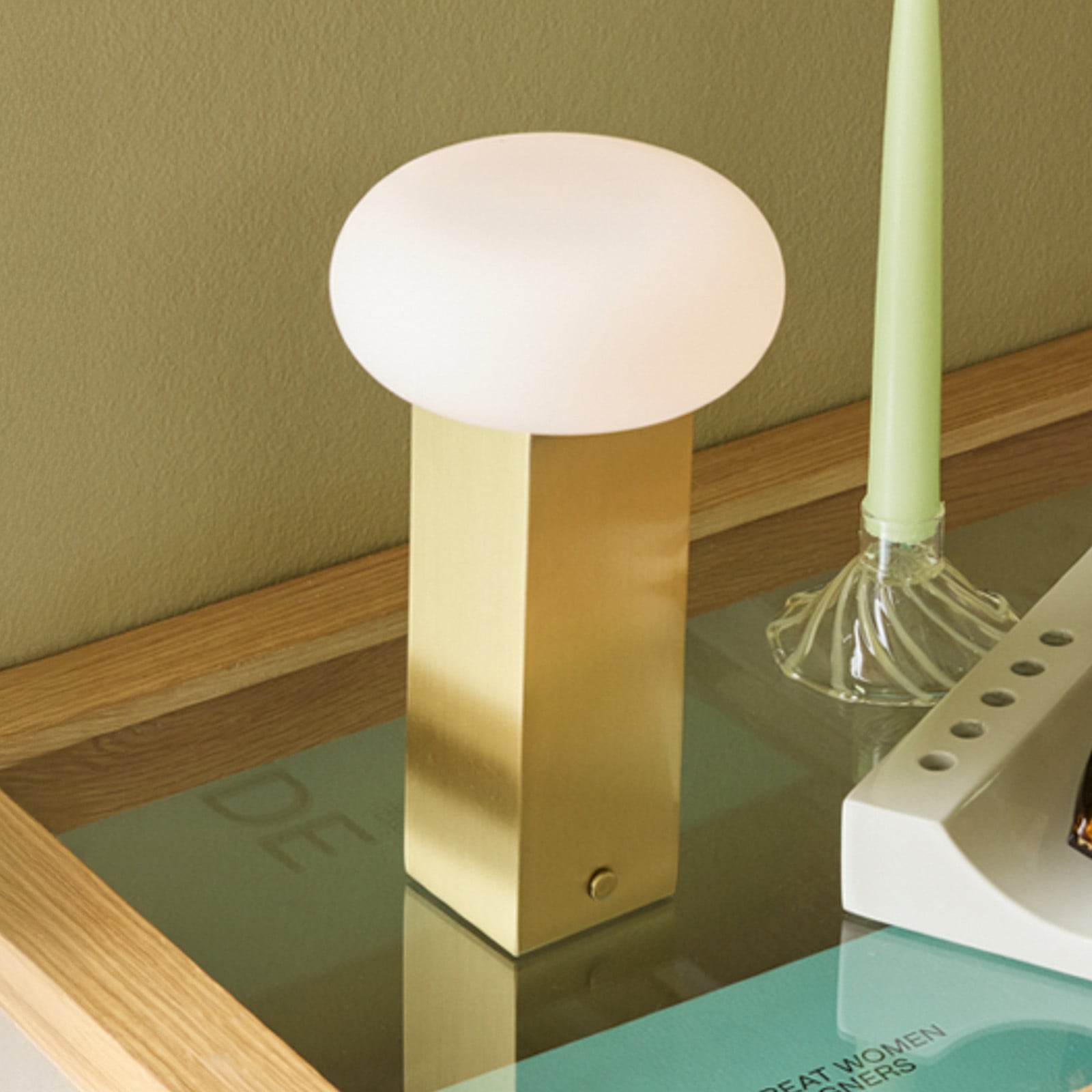 LOW LED-batteridrevet bordlampe i messing, højde 20 cm – Hübsch - Stue - Moderne - Metal - Med én lyskilde