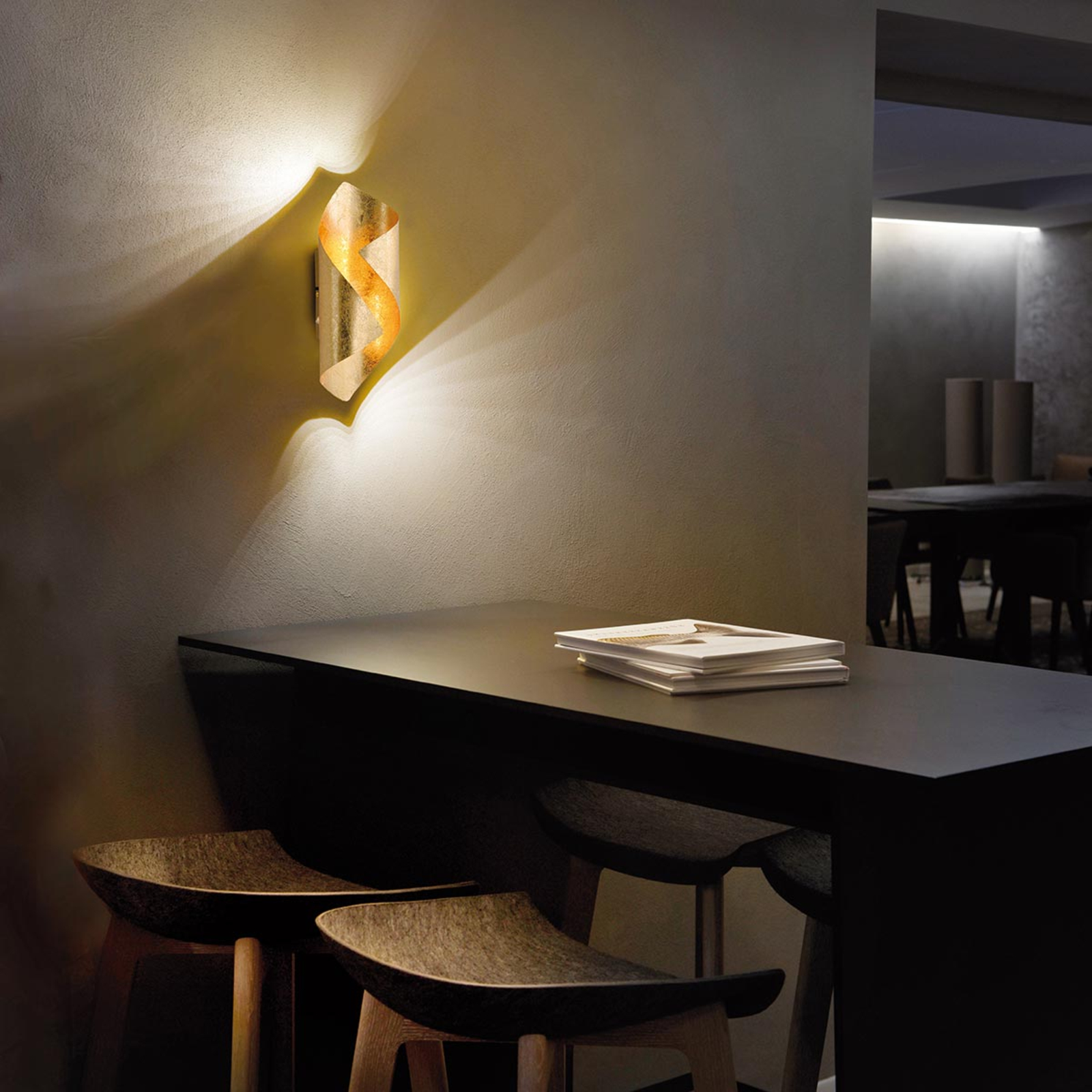Gedraaide LED wandlamp Nevis uit metaal