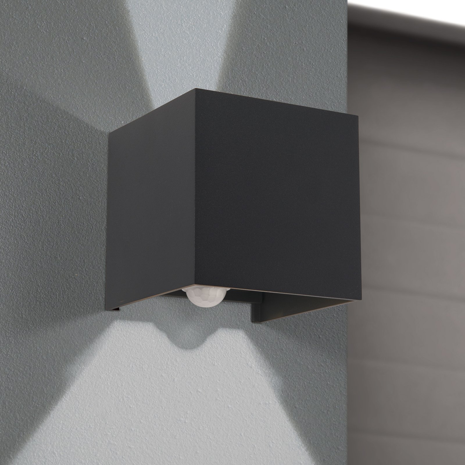 LED outdoor wall light Cube-S, anthracite, metal, sensor