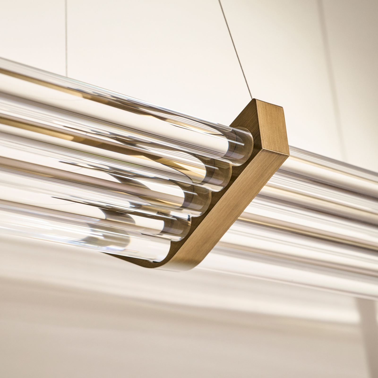 Lampada LED a sospensione Seagull, lunghezza 160 cm, color bronzo - DCW