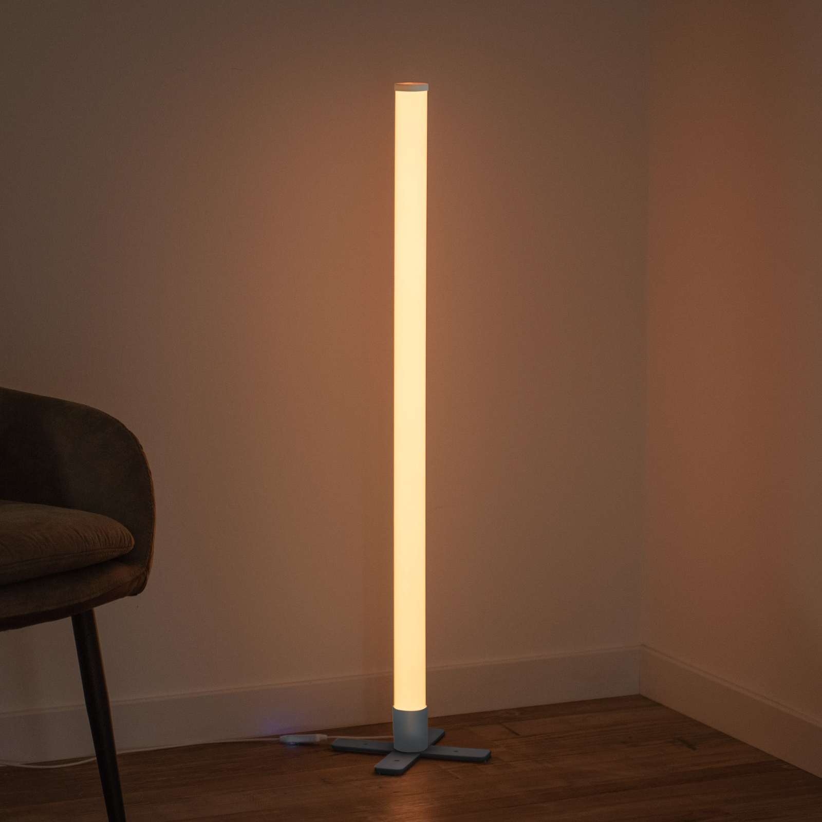 LED stojacia lampa Ringo, RGB s 3 režimami synchronizácie hudby