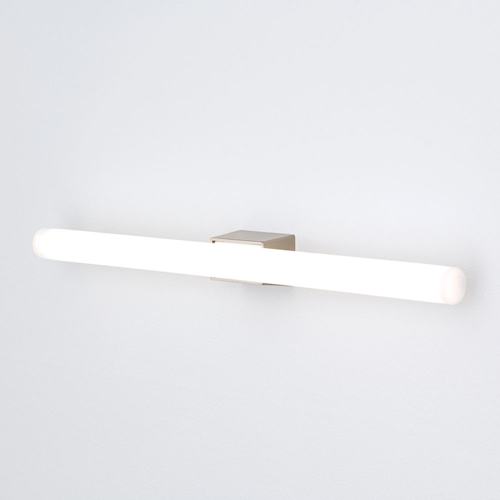 Zrkadlové LED svetlo Visagist, držiak matný nikel