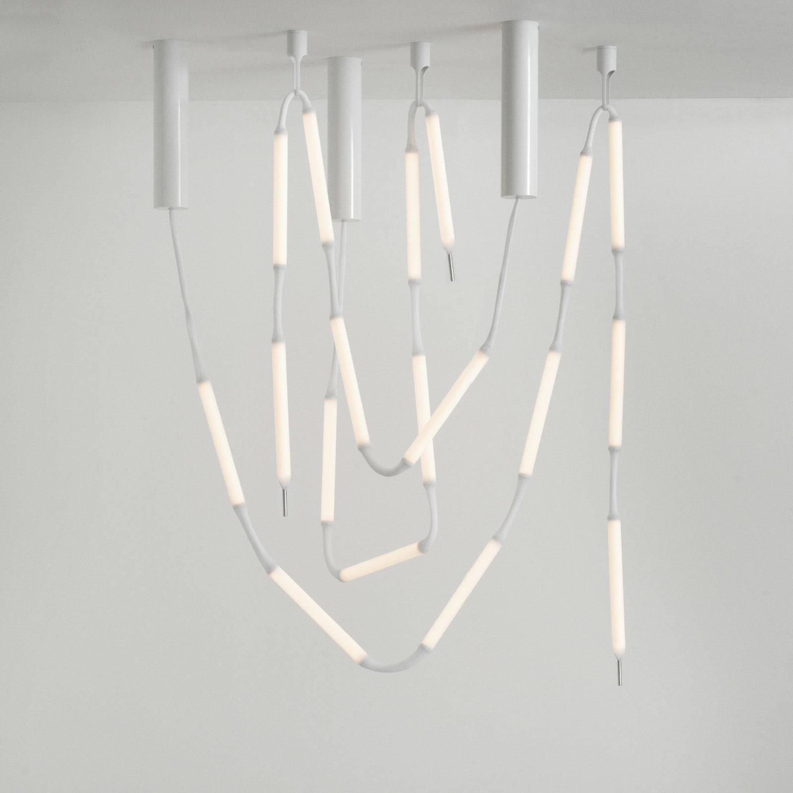 LED-Hängeleuchte Reb, 8-flammig, weiß, Länge 404 cm, EU Normann Copenhagen - Wohnzimmer - Modern - Kunststoff - Mehrflammig