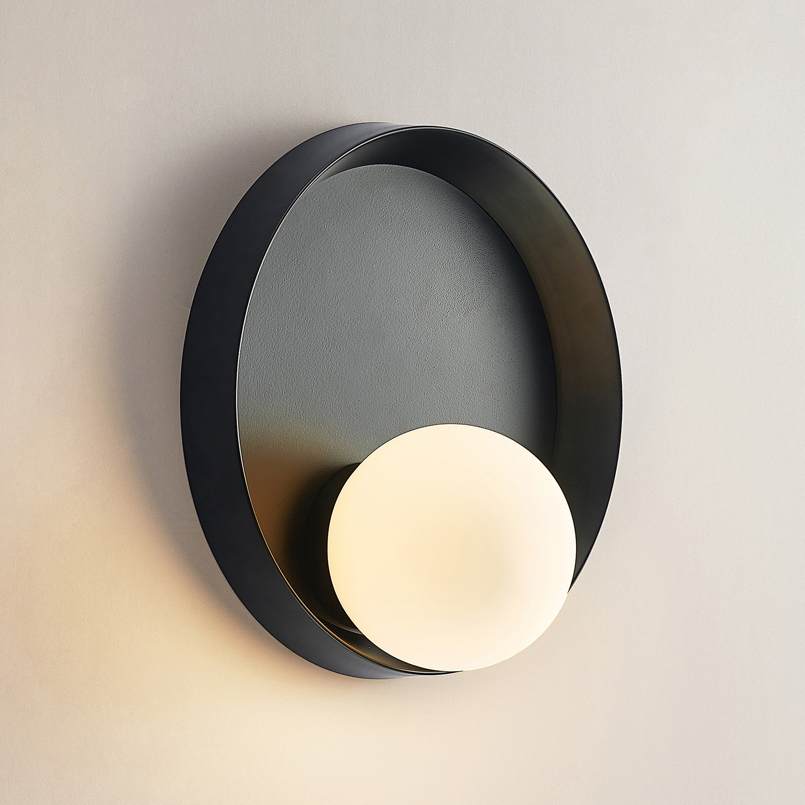 Lucande Andelina wall light, round, black