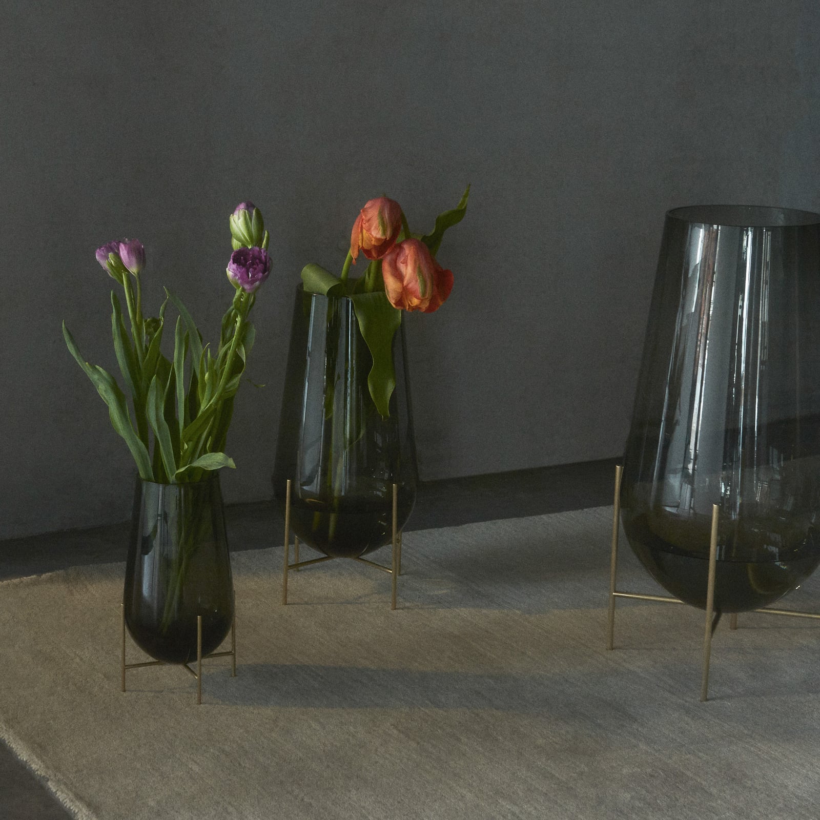 Echasse Vase, Höhe 45 cm, rauchgrau/grün/messing - Audo