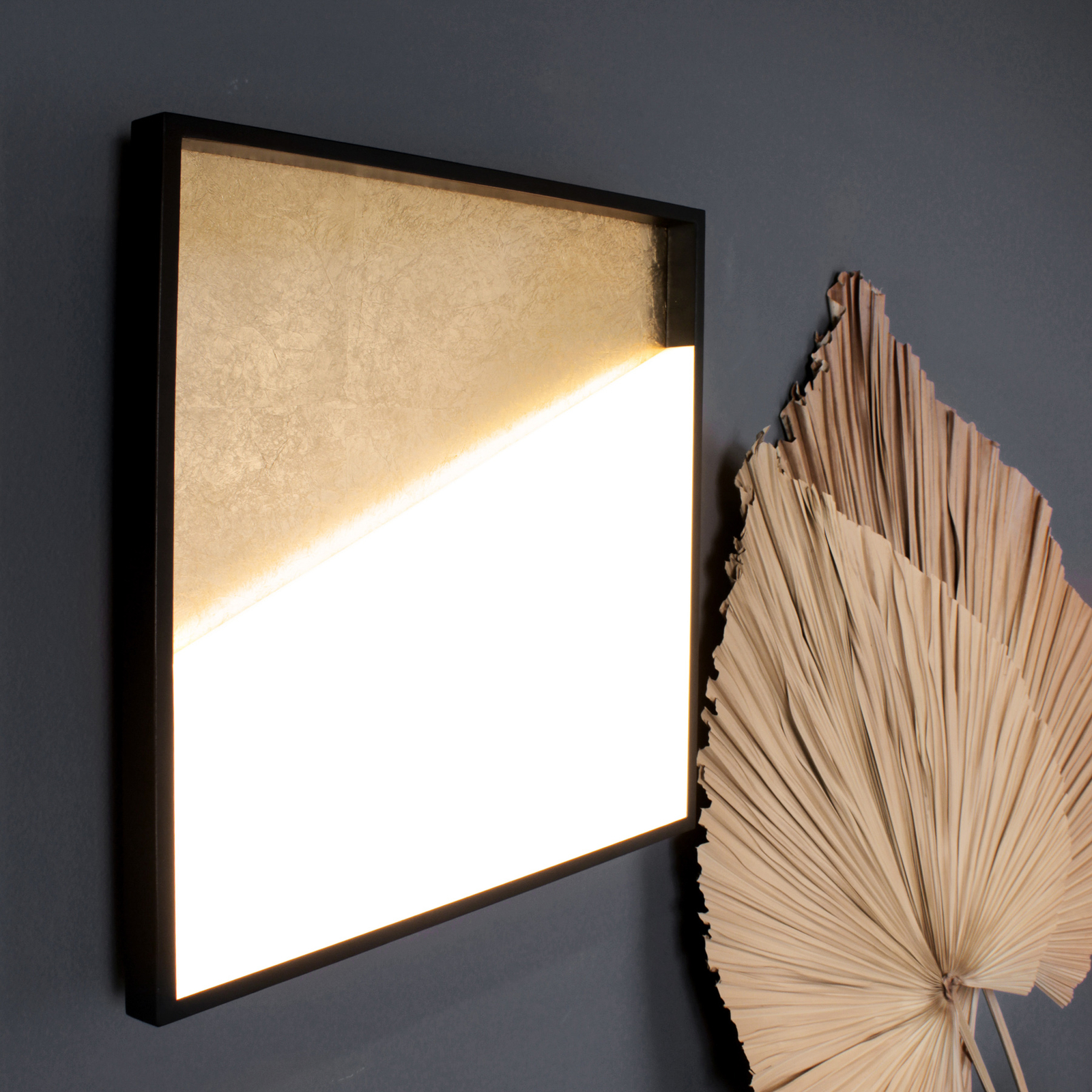 LED wall light Vista, gold/black, 30 x 30 cm