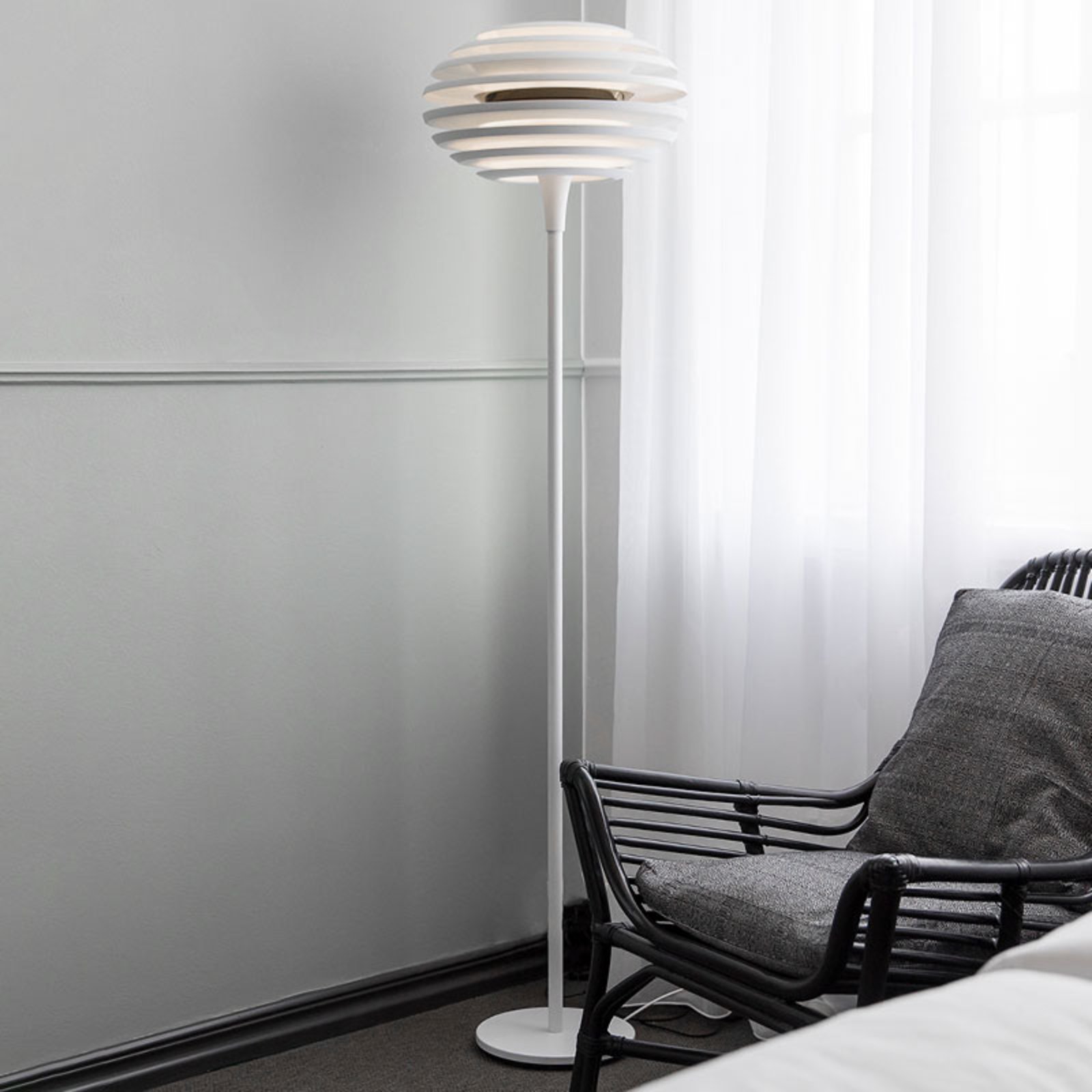 BELID Ellipse floor lamp with dimmer, white/chrome, for Living / Dining Room, metal, E27, 60 W, energy efficiency: A++, H: 157 cm