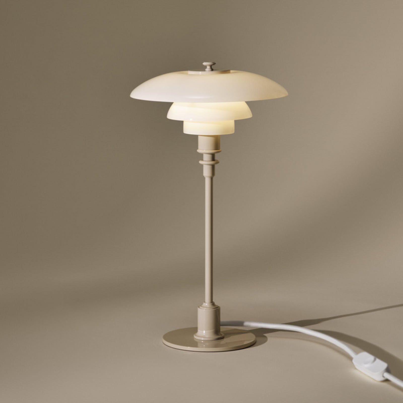 Louis Poulsen tafellamp PH 2/1, glanzend beige, Ø 20 cm Louis Poulsen tafellamp PH 2/1, glanzend beige, Ø 20 cm